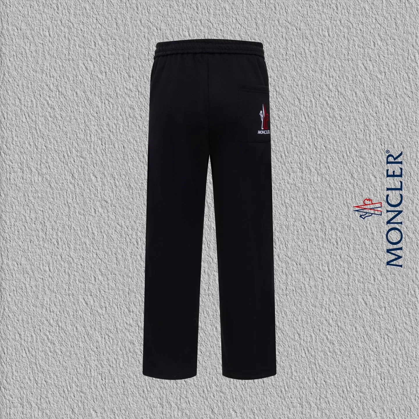 P230 Style No. B168 Masked small label flame embroidered line webbing sweatpants MONCLER official website consistent style Fabric: 450g high-weight premium composite fabric Same color woven and dyed elastic waist in the same color Classic letter small label full embroidery➕customized ribbon Supporting: complete three labels Cardboard oil paper code sticker packaging High temperature pre-shrinking process before production will not shrink and deformation Imported machine professional plate production os version Can wear up to 200 pounds. The size is measured manually. The error of 2-3cm is normal. Color: black gray size: s m l xl