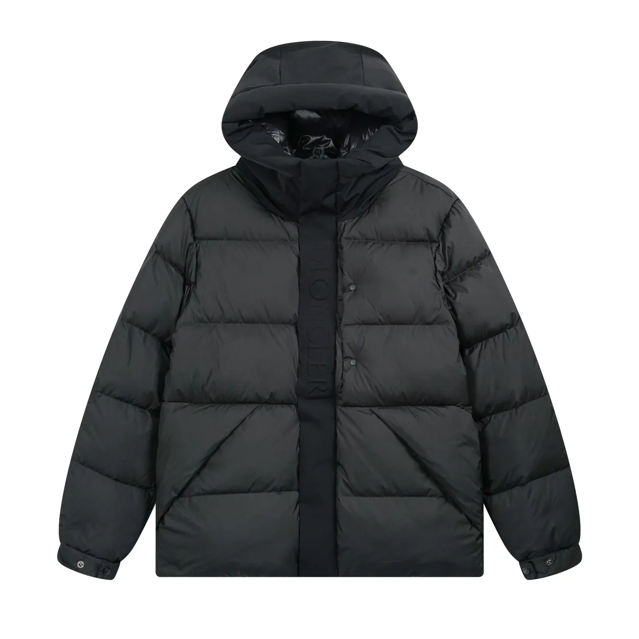 P860 Top version] Detailed picture of large goods Moncler/Mask 22Fw Black Warrior access control three-dimensional embossed letter down jacket, autumn and winter new madeira. The Black Warrior hooded mid-length down jacket is filled with national standard 95% white duck down. Madeira down jacket is a common item in the functional wardrobe. It is made of Longuesaison nylon, providing excellent warmth and light comfort. Presented in calming neutral tones, the loose silhouette pays homage to clean design. Made of matte Longue Saison nylon Painted nylon lining Filled with down Hood and front placket made of 2.5 layers of fabric Logo lettering embossed Hidden button and zipper closure Exterior pockets with hidden snap button closure Chest pockets with zipper closure Adjustable hood and flat elastic drawstring Matte black logo Style: 5608# Color: Black Off-white Size: 1 2 3 4 5