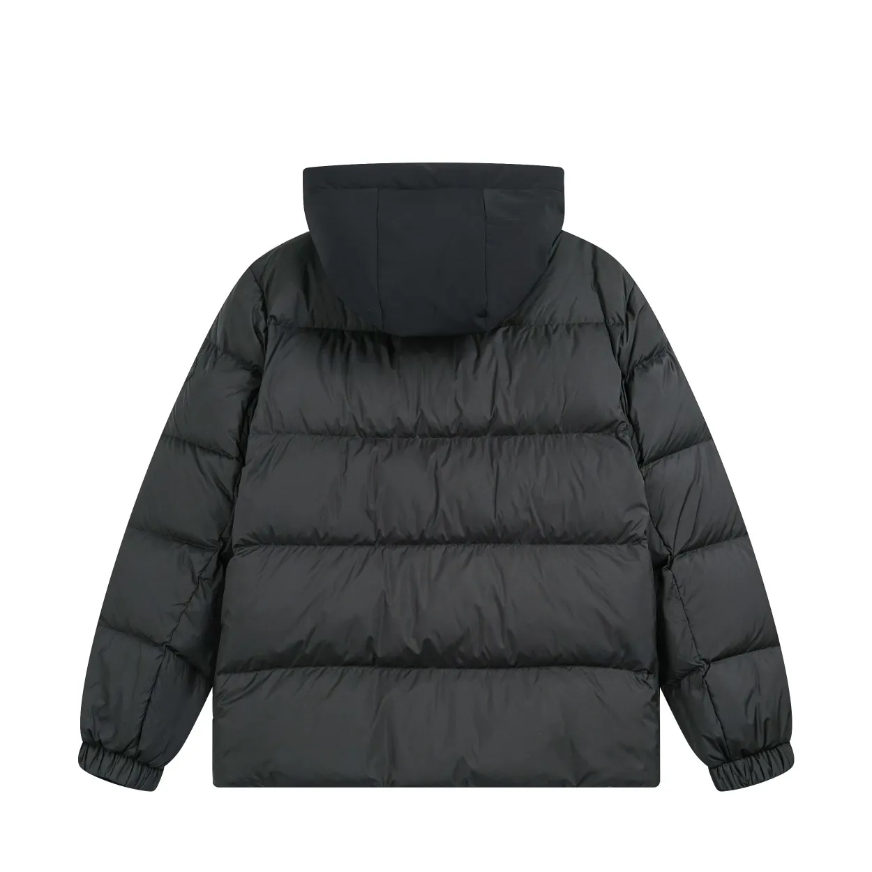 P860 Top version] Detailed picture of large goods Moncler/Mask 22Fw Black Warrior access control three-dimensional embossed letter down jacket, autumn and winter new madeira. The Black Warrior hooded mid-length down jacket is filled with national standard 95% white duck down. Madeira down jacket is a common item in the functional wardrobe. It is made of Longuesaison nylon, providing excellent warmth and light comfort. Presented in calming neutral tones, the loose silhouette pays homage to clean design. Made of matte Longue Saison nylon Painted nylon lining Filled with down Hood and front placket made of 2.5 layers of fabric Logo lettering embossed Hidden button and zipper closure Exterior pockets with hidden snap button closure Chest pockets with zipper closure Adjustable hood and flat elastic drawstring Matte black logo Style: 5608# Color: Black Off-white Size: 1 2 3 4 5