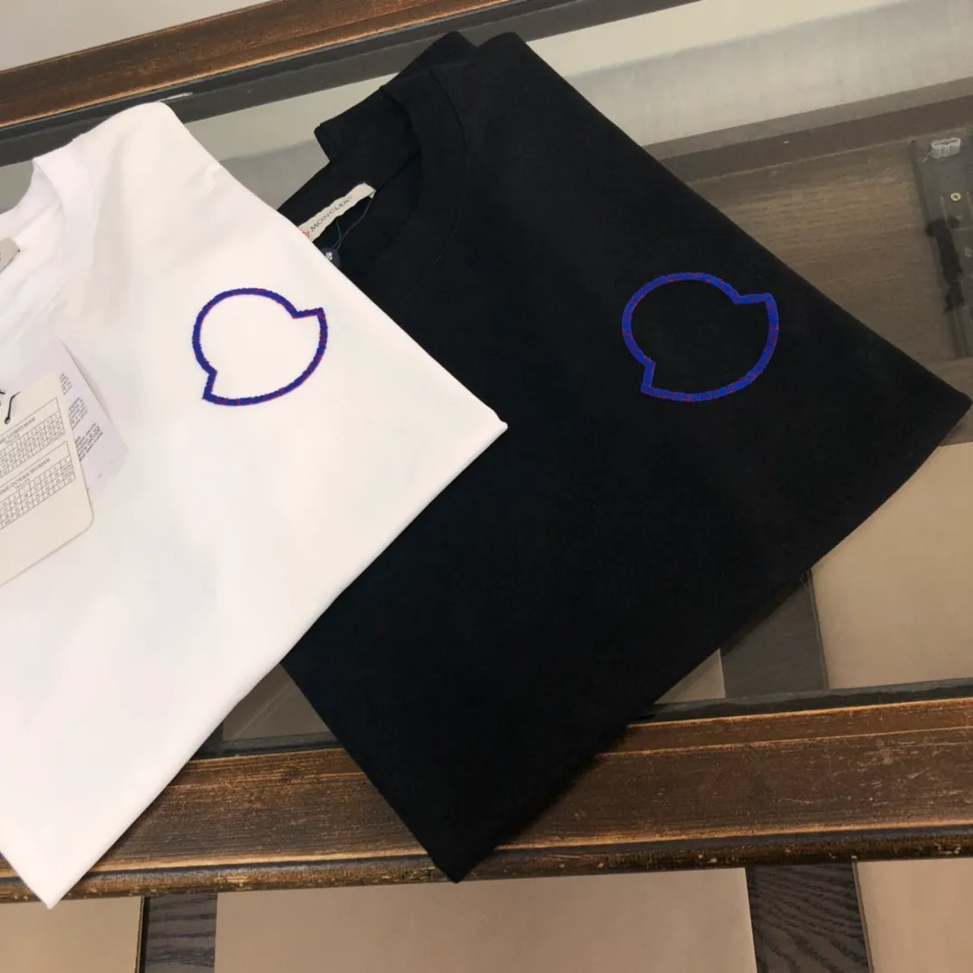 P160 🔥MONCLER Mouth covering. New high-end ready-to-wear customization! Fashionable and trendy casual short-sleeved T-shirt, gentle, soft, delicate, skin-friendly, comfortable and cool. The brand pattern on the chest is stylish and full of vitality! A fashionable and versatile must-have! Color: black white Size: S～XL (loose version, please state your height and weight when placing an order)