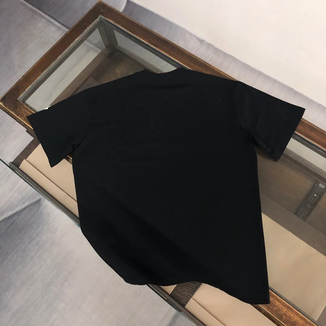 P160 🔥MONCLER Mouth covering. New high-end ready-to-wear customization! Fashionable and trendy casual short-sleeved T-shirt, gentle, soft, delicate, skin-friendly, comfortable and cool. The brand pattern on the chest is stylish and full of vitality! A fashionable and versatile must-have! Color: black white Size: S～XL (loose version, please state your height and weight when placing an order)