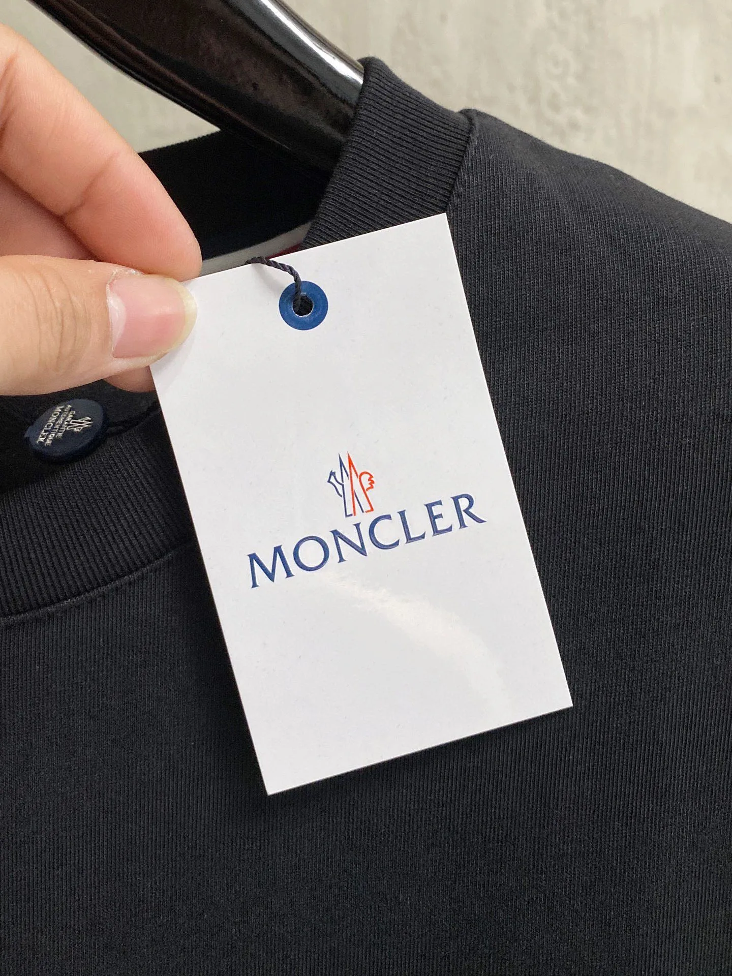 P570 Brand [MONCLER Mouth Covered] 2025 round neck short-sleeved shorts suit. The pure cotton fabric upper body will not be stuffy, the smooth and comfortable skin-friendly effect is more breathable, the fabric has its own texture, classic logo technology, a new interpretation from a unique angle, fashionable and versatile choice! Size: M-3XL (maximum wear: 190 pounds)