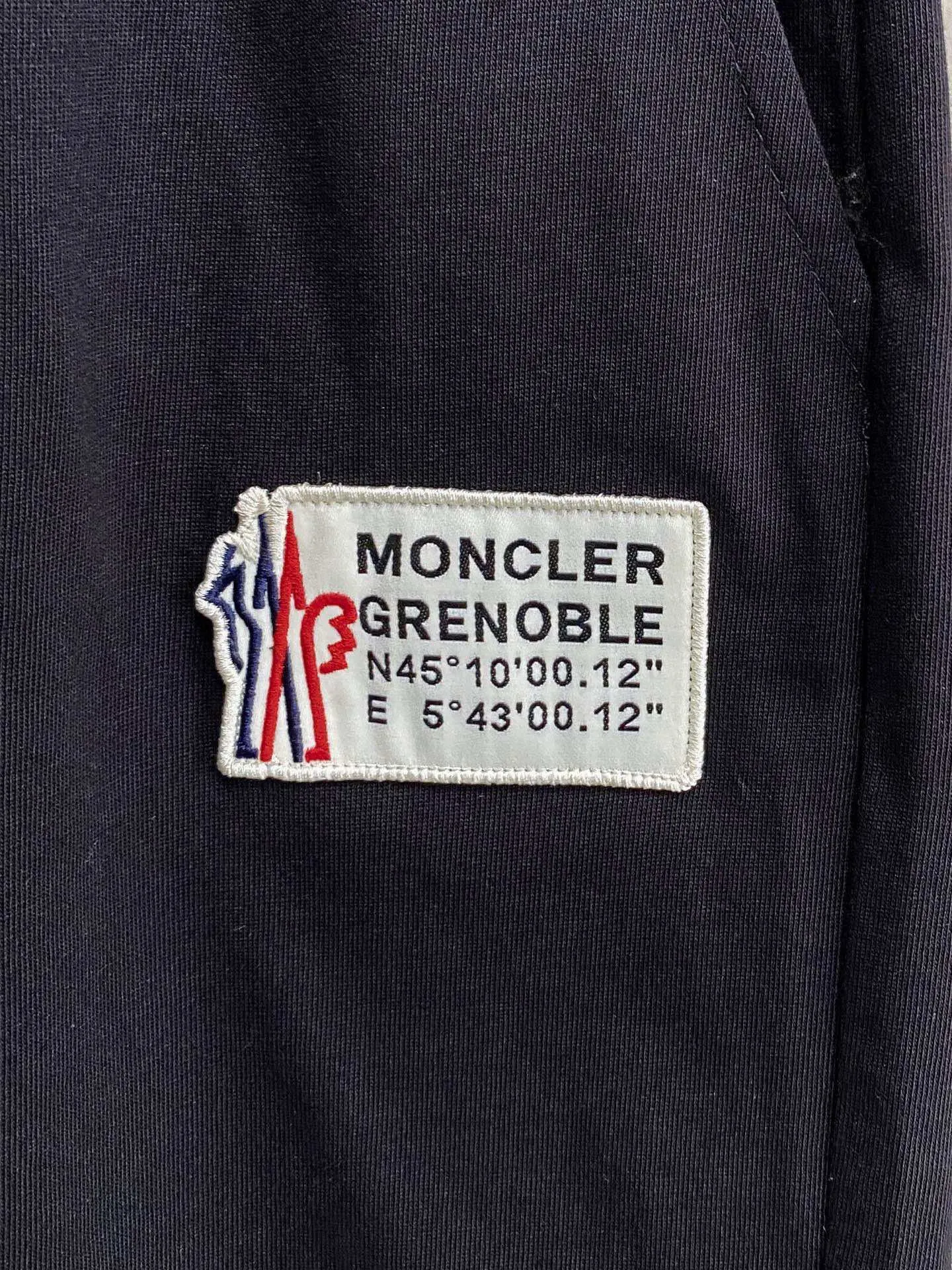 P570 Brand [MONCLER Mouth Covered] 2025 round neck short-sleeved shorts suit. The pure cotton fabric upper body will not be stuffy, the smooth and comfortable skin-friendly effect is more breathable, the fabric has its own texture, classic logo technology, a new interpretation from a unique angle, fashionable and versatile choice! Size: M-3XL (maximum wear: 190 pounds)