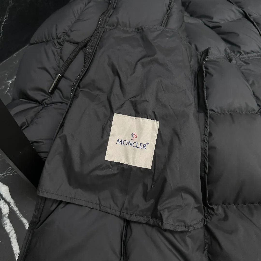 Partial details of the picture 𝑴𝒐𝒏𝒄𝒍𝒆𝒓｜Moncler Faucon Disney Princess on the Run classic model, tall and slim, light luxury fashion, matte waist long down jacket for women T15# 𝑺𝒊𝒛𝒆: 0# 1# 2# 3# Product color: black