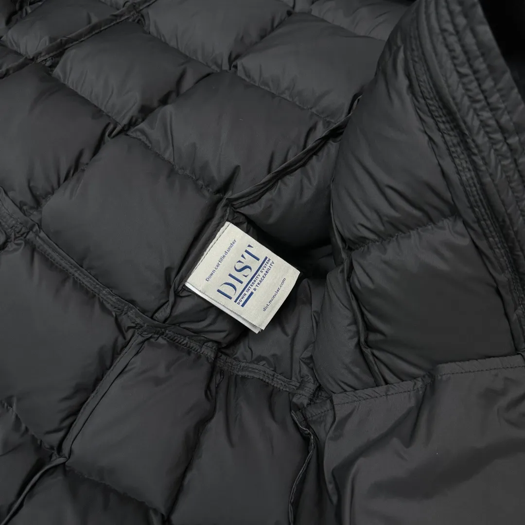 Partial details of the picture 𝑴𝒐𝒏𝒄𝒍𝒆𝒓｜Moncler Faucon Disney Princess on the Run classic model, tall and slim, light luxury fashion, matte waist long down jacket for women T15# 𝑺𝒊𝒛𝒆: 0# 1# 2# 3# Product color: black