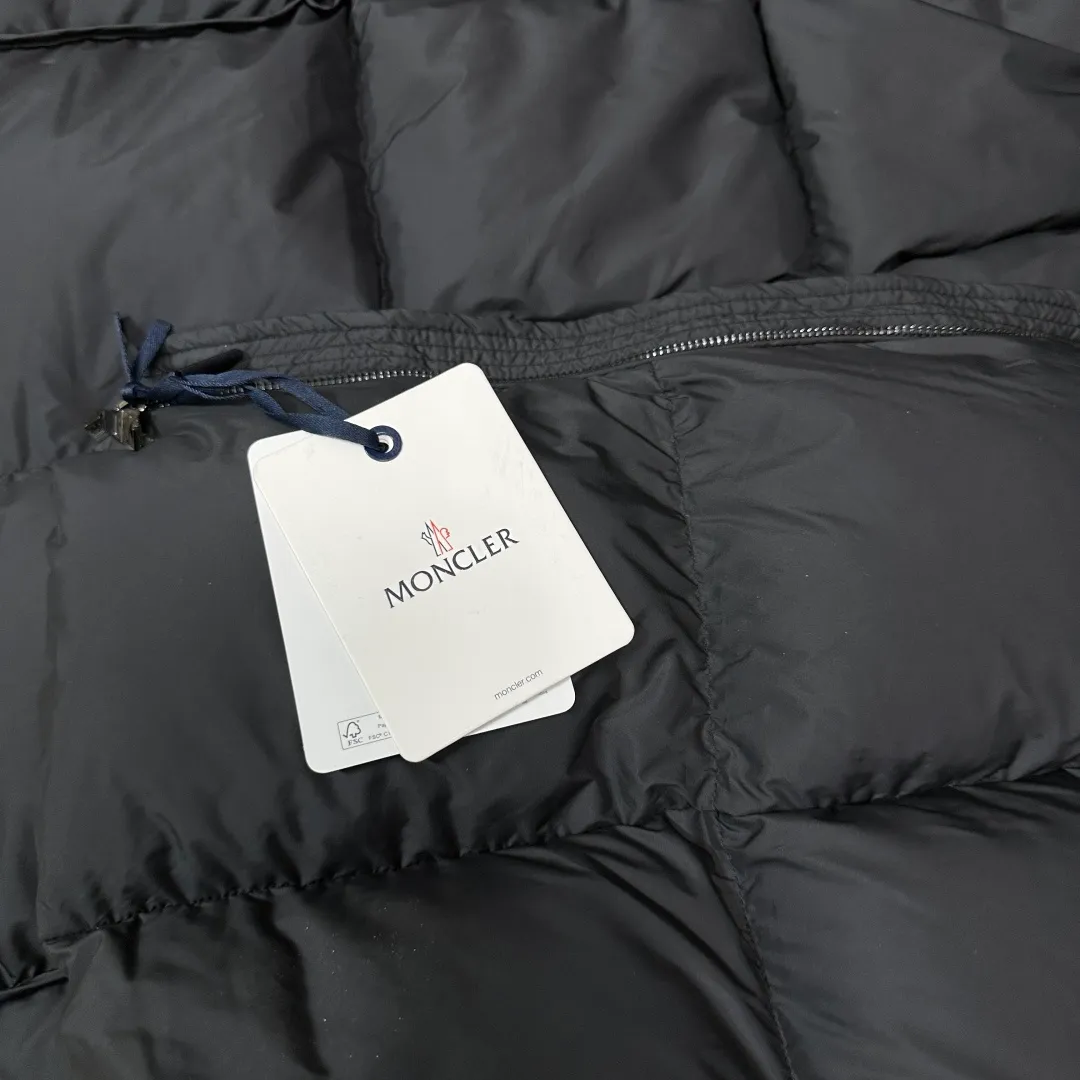 Partial details of the picture 𝑴𝒐𝒏𝒄𝒍𝒆𝒓｜Moncler Faucon Disney Princess on the Run classic model, tall and slim, light luxury fashion, matte waist long down jacket for women T15# 𝑺𝒊𝒛𝒆: 0# 1# 2# 3# Product color: black