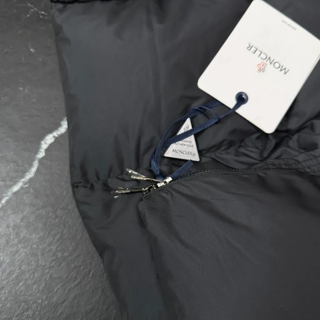 Partial details of the picture 𝑴𝒐𝒏𝒄𝒍𝒆𝒓｜Moncler Faucon Disney Princess on the Run classic model, tall and slim, light luxury fashion, matte waist long down jacket for women T15# 𝑺𝒊𝒛𝒆: 0# 1# 2# 3# Product color: black
