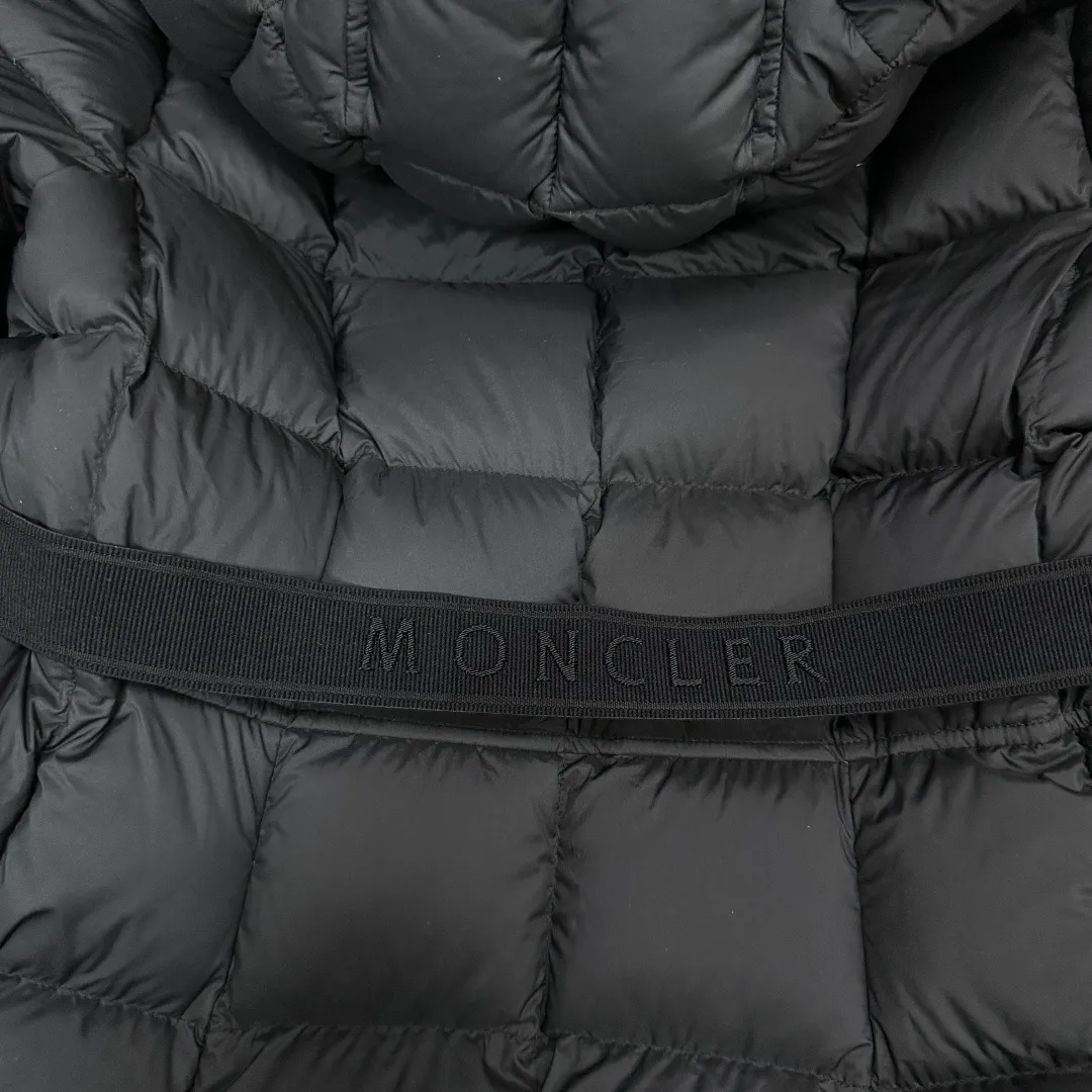 Partial details of the picture 𝑴𝒐𝒏𝒄𝒍𝒆𝒓｜Moncler Faucon Disney Princess on the Run classic model, tall and slim, light luxury fashion, matte waist long down jacket for women T15# 𝑺𝒊𝒛𝒆: 0# 1# 2# 3# Product color: black