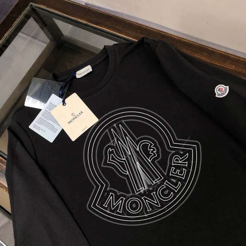 P180, a non-off-the-shelf model, you can trust it. Moncler printed long-sleeved T-shirt, 240g breathable cotton fabric, very soft and comfortable texture, does not shrink, does not deform, does not ball), can be worn alone as a base layer. Original customized accessories, collar label, care mark, hangtag, packaging (perfect details) Color: White Black Size: XS S M L