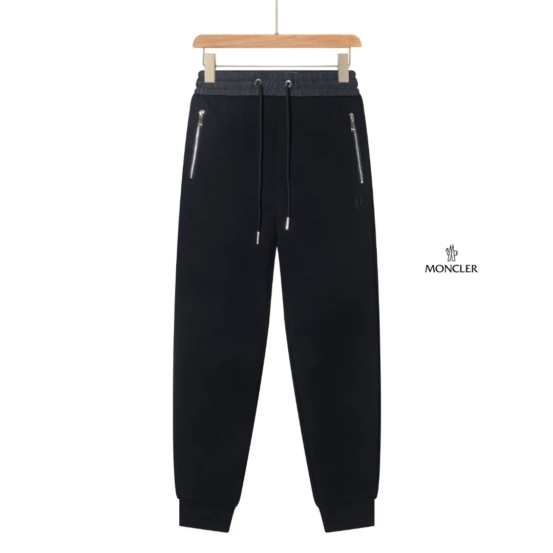 P290 Moncler 25 new autumn trousers European trade channels, direct delivery from Italian overseas warehouses, limited sales of overseas boutiques.  25SS new casual and fashionable sweatpants. This sweatpants adopts the design of big brands to create a fashionable trend. The details are exquisitely processed, showing super high quality.  The pants are embellished with iconic brand logos to highlight the brand style and create a fashionable and diverse look. Carefully crafted from 100% imported fabrics, they are soft and comfortable, and are skin-friendly and warm. They are a pair of pants that are comfortable both at home and when going out. You can just wear a jacket and a sweater to go out~ Color: Black Size: M L XL 2XL 3XL