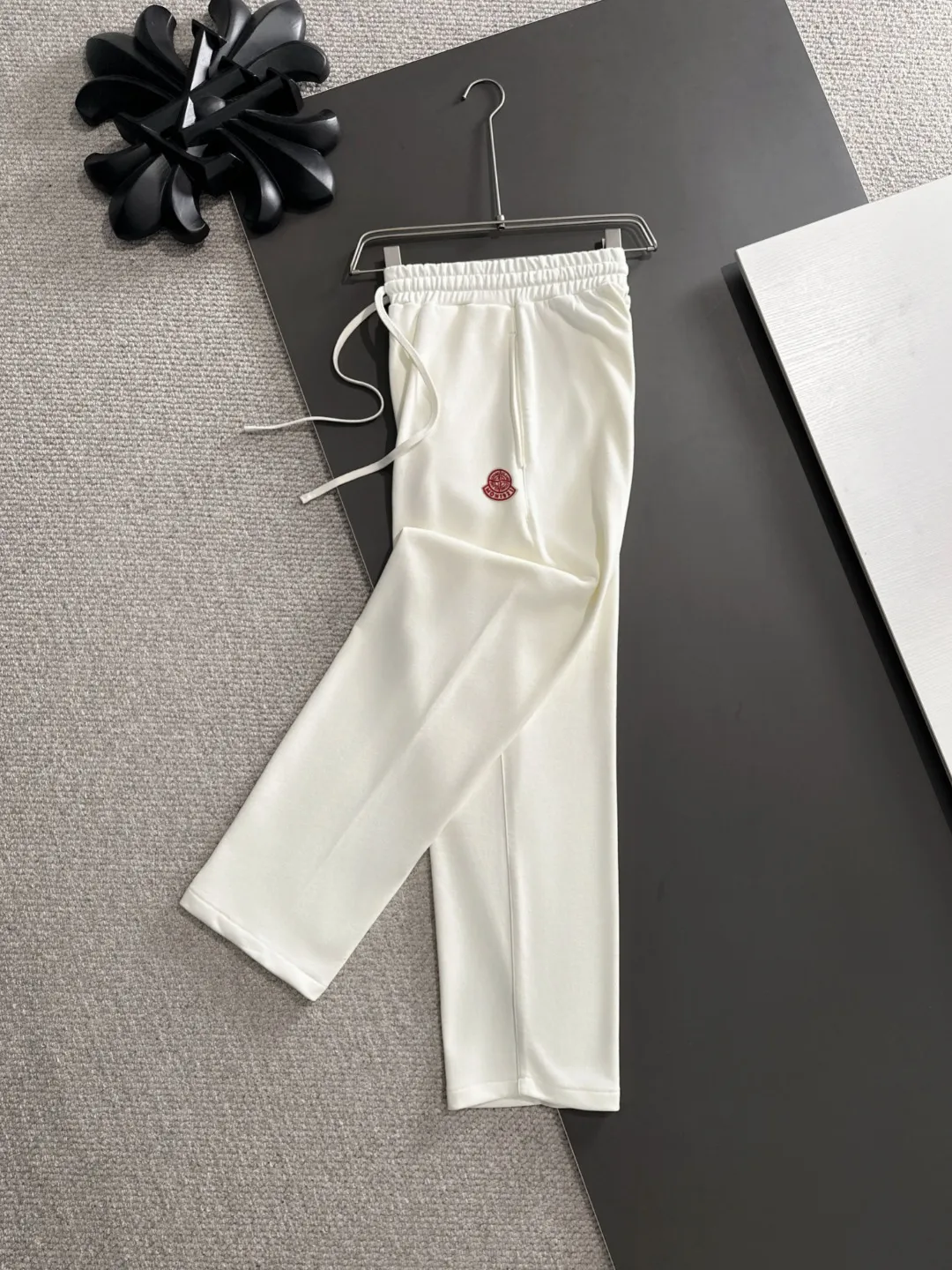 Next day shipment P720 Stone lsland/Stone Island co-branded MONCLER/Mongolian high quality 2025 autumn and winter new casual heavy industry suit exclusively developed by yb! High quality production! The top version of the trading company channel order, external orders for imported custom fabrics, high breathability and comfort, impeccable details, absolutely worth buying! This type of suit is also a must-have for lazy people. You don’t have to think about how to match it, you can just get it in one set! Brand element design concept, delicate and soft feel! It presents a casual cut and the upper body shape is great! On sale simultaneously on the official website! From a high-end men's positioning brand, the low-key luxury taste is irresistible! Exquisite workmanship and impeccable quality! The overall style is simple, fashionable and timeless, fully meeting the requirements of stylish and tasteful dressing! Sizes: S to XXL (or state your height and weight when placing an order)