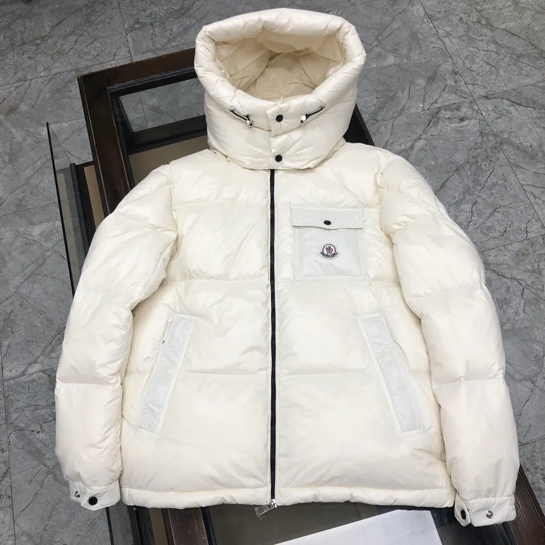 P720 💎White💎Moncler Men's Men's Men's Down Jacket is now in stock👏👏Available at Asian Men's Mouth Counters. The sleeves are equipped with windproof elastic design. Personalized double zippers. Double-layer liner inside ensures the warmth of the clothes and prevents velvet leakage. Accessories, details and hardware are all in place. Black, white, military green, code number: 12345.