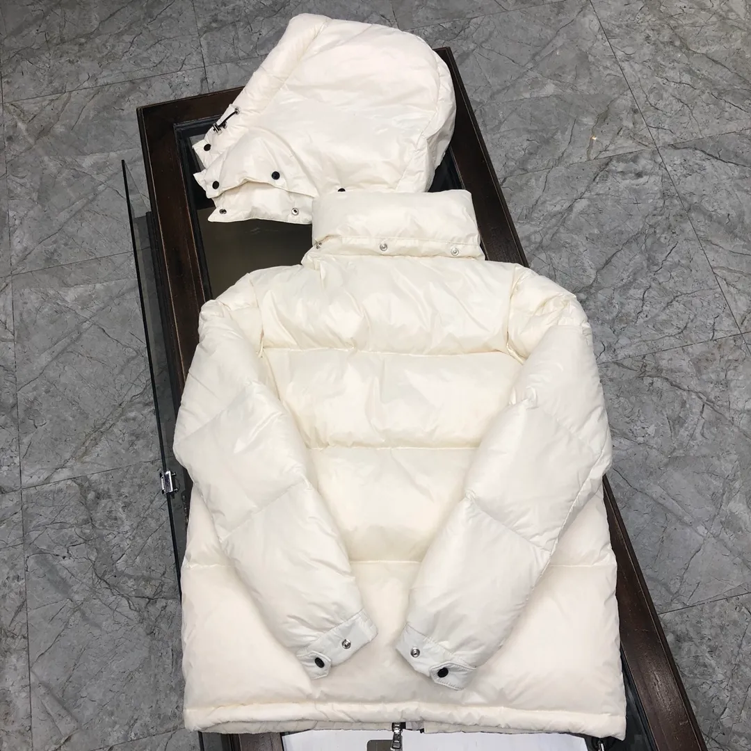 P720 💎White💎Moncler Men's Men's Men's Down Jacket is now in stock👏👏Available at Asian Men's Mouth Counters. The sleeves are equipped with windproof elastic design. Personalized double zippers. Double-layer liner inside ensures the warmth of the clothes and prevents velvet leakage. Accessories, details and hardware are all in place. Black, white, military green, code number: 12345.