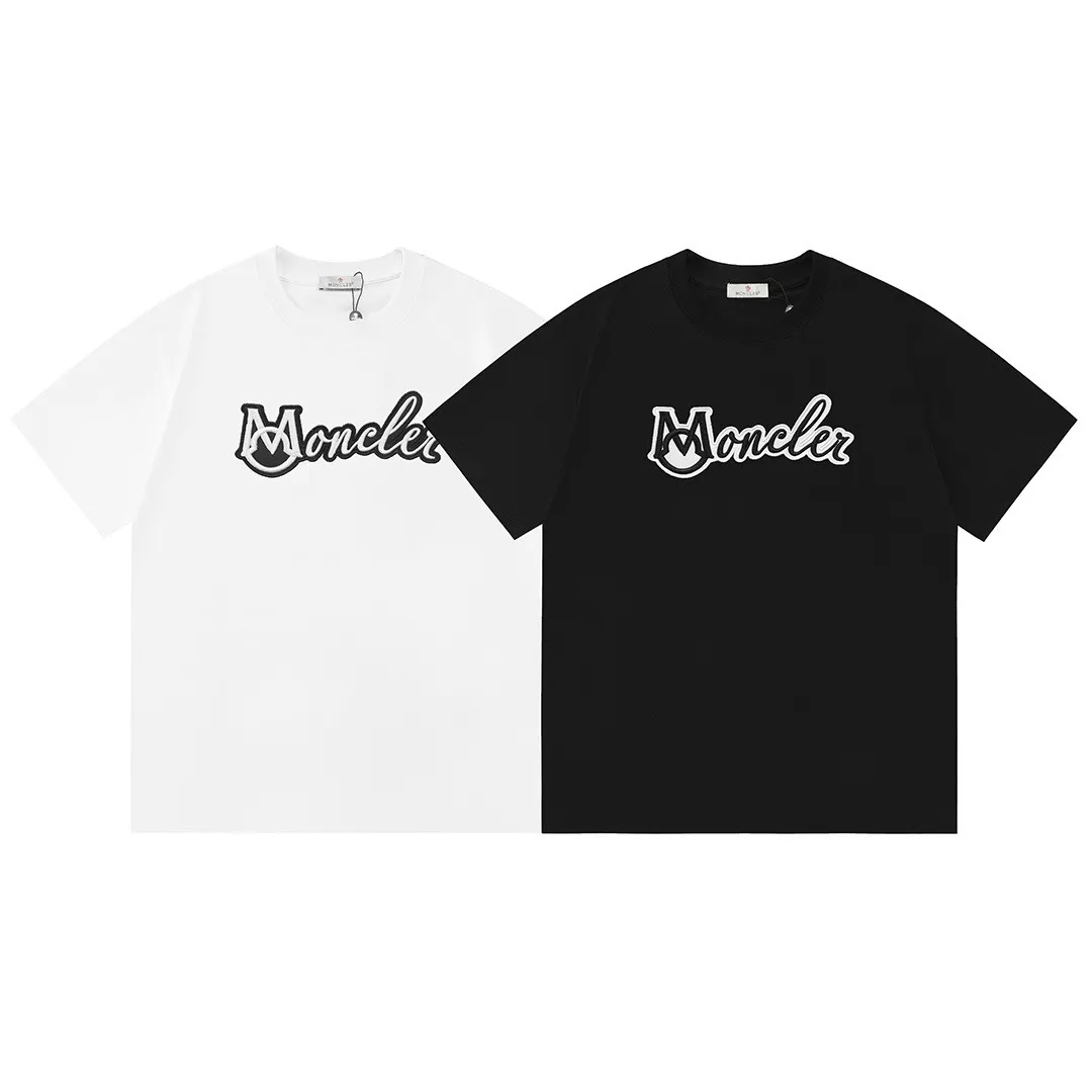 P150 Moncler 2026 official website new heavy industry slogan embroidered letter logo, same style for men and women, short-sleeved T-shirt ·Customized 300 grams of 100% double yarn pure cotton fabric ·Dyeing of 32 double-strand threads ·Collar label, hangtag, main mark and three labels complete Color: White Size: XS S M L