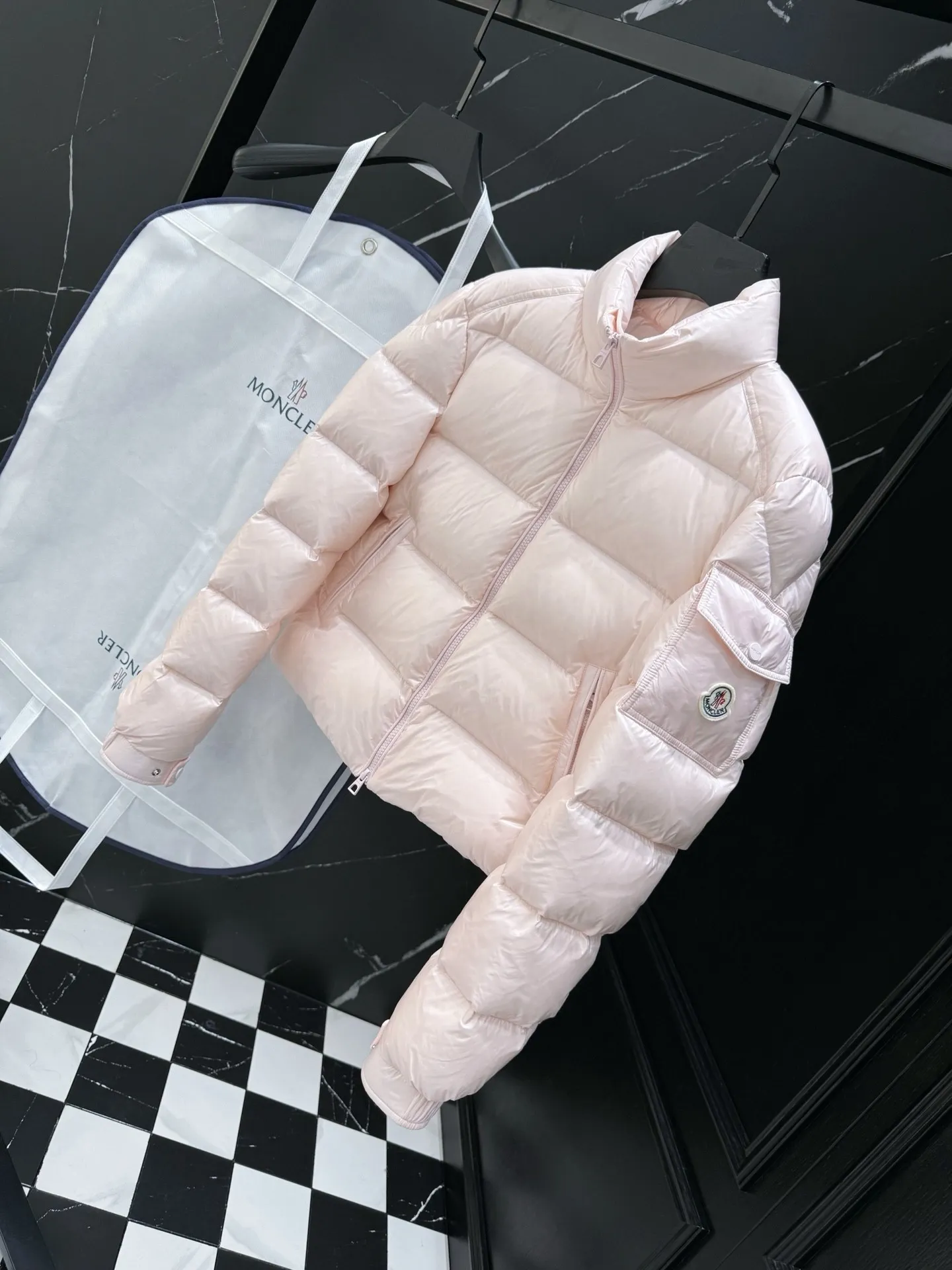 P760 moncler 🌟down jacket, original custom-made hardware accessories, all imported and original customization, welcome to compare, absolutely high quality, using top-grade 90 white duck down, super soft, fluffy and plump, super heavy-duty, excellent fabric workmanship, perfect version, note⚠fabric is super comfortable, exclusive model, non-market product, women's model, color: black, white, pink, size: 1234