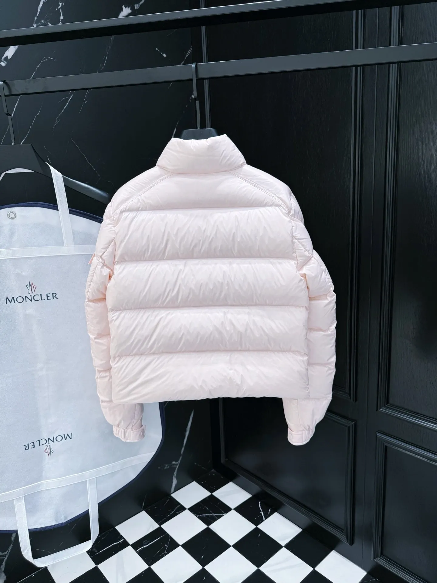 P760 moncler 🌟down jacket, original custom-made hardware accessories, all imported and original customization, welcome to compare, absolutely high quality, using top-grade 90 white duck down, super soft, fluffy and plump, super heavy-duty, excellent fabric workmanship, perfect version, note⚠fabric is super comfortable, exclusive model, non-market product, women's model, color: black, white, pink, size: 1234