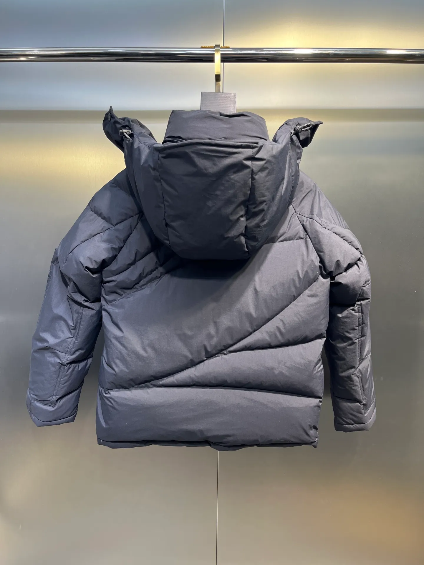 P1000 moncler 🌟 2025 new autumn and winter down jacket. Original 1:1 customized hardware accessories, all imported and original customization. Welcome to compare at the counter. Absolutely high quality. Made of top 90 down. Super soft. Full and fluffy. Super heavy workmanship. Fabric workmanship. 👍Perfect version. Note⚠The fabric is super comfortable. Exclusive model. Non-market product. Same style for men and women. Size: s-xxl
