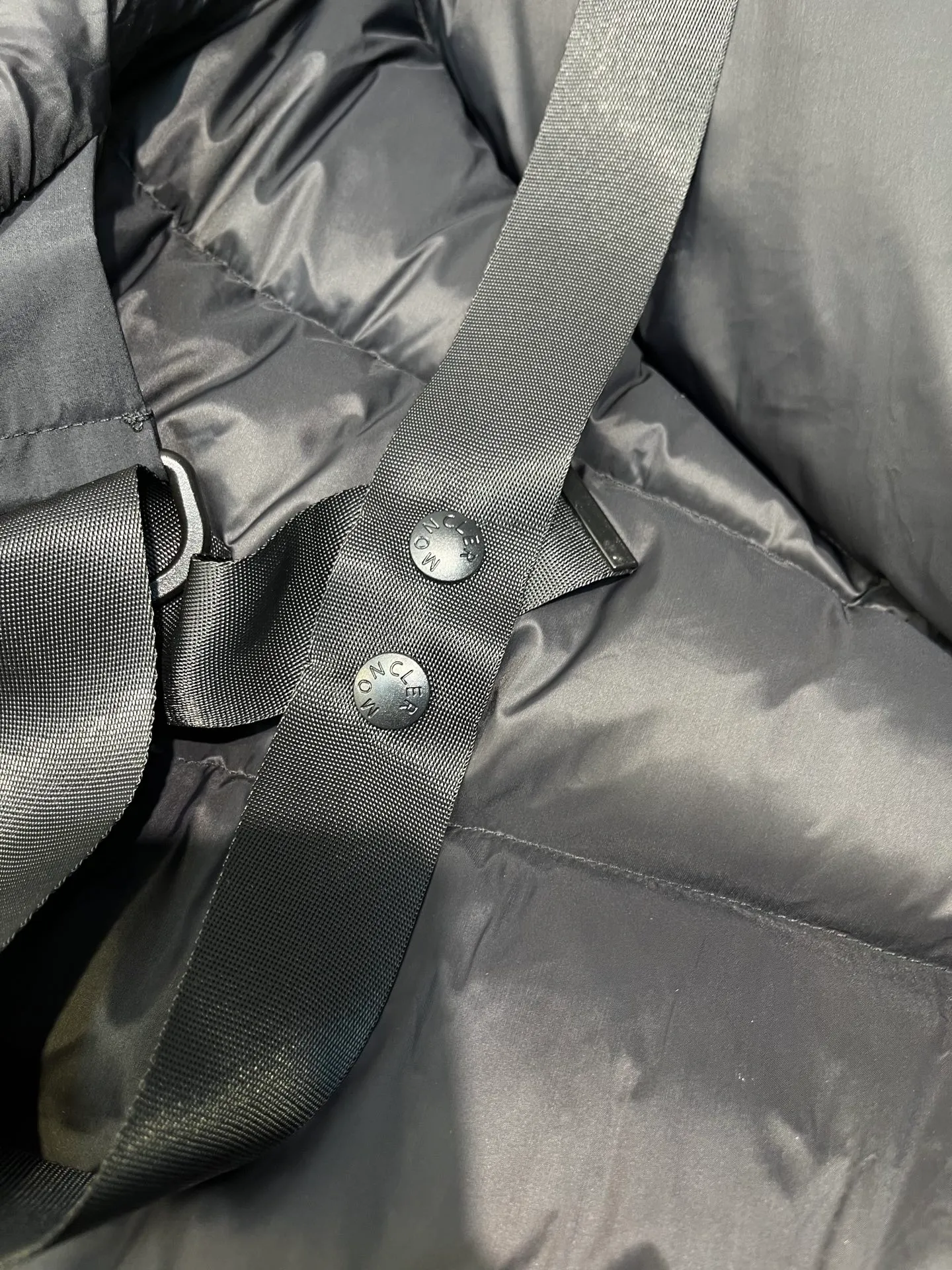 P1000 moncler 🌟 2025 new autumn and winter down jacket. Original 1:1 customized hardware accessories, all imported and original customization. Welcome to compare at the counter. Absolutely high quality. Made of top 90 down. Super soft. Full and fluffy. Super heavy workmanship. Fabric workmanship. 👍Perfect version. Note⚠The fabric is super comfortable. Exclusive model. Non-market product. Same style for men and women. Size: s-xxl