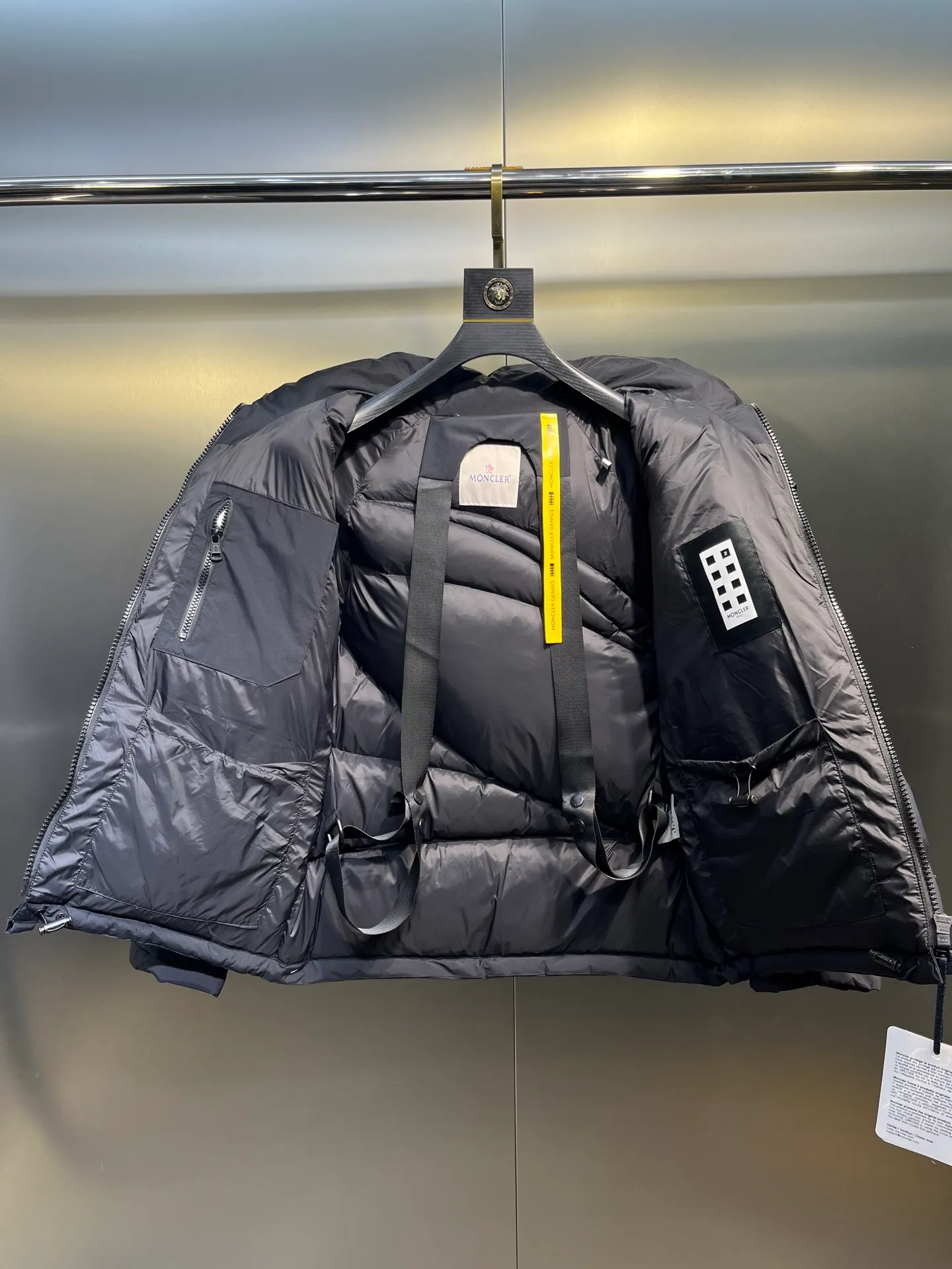 P1000 moncler 🌟 2025 new autumn and winter down jacket. Original 1:1 customized hardware accessories, all imported and original customization. Welcome to compare at the counter. Absolutely high quality. Made of top 90 down. Super soft. Full and fluffy. Super heavy workmanship. Fabric workmanship. 👍Perfect version. Note⚠The fabric is super comfortable. Exclusive model. Non-market product. Same style for men and women. Size: s-xxl