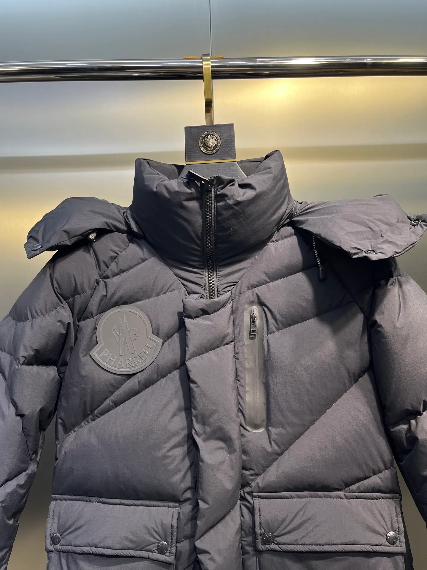P1000 moncler 🌟 2025 new autumn and winter down jacket. Original 1:1 customized hardware accessories, all imported and original customization. Welcome to compare at the counter. Absolutely high quality. Made of top 90 down. Super soft. Full and fluffy. Super heavy workmanship. Fabric workmanship. 👍Perfect version. Note⚠The fabric is super comfortable. Exclusive model. Non-market product. Same style for men and women. Size: s-xxl