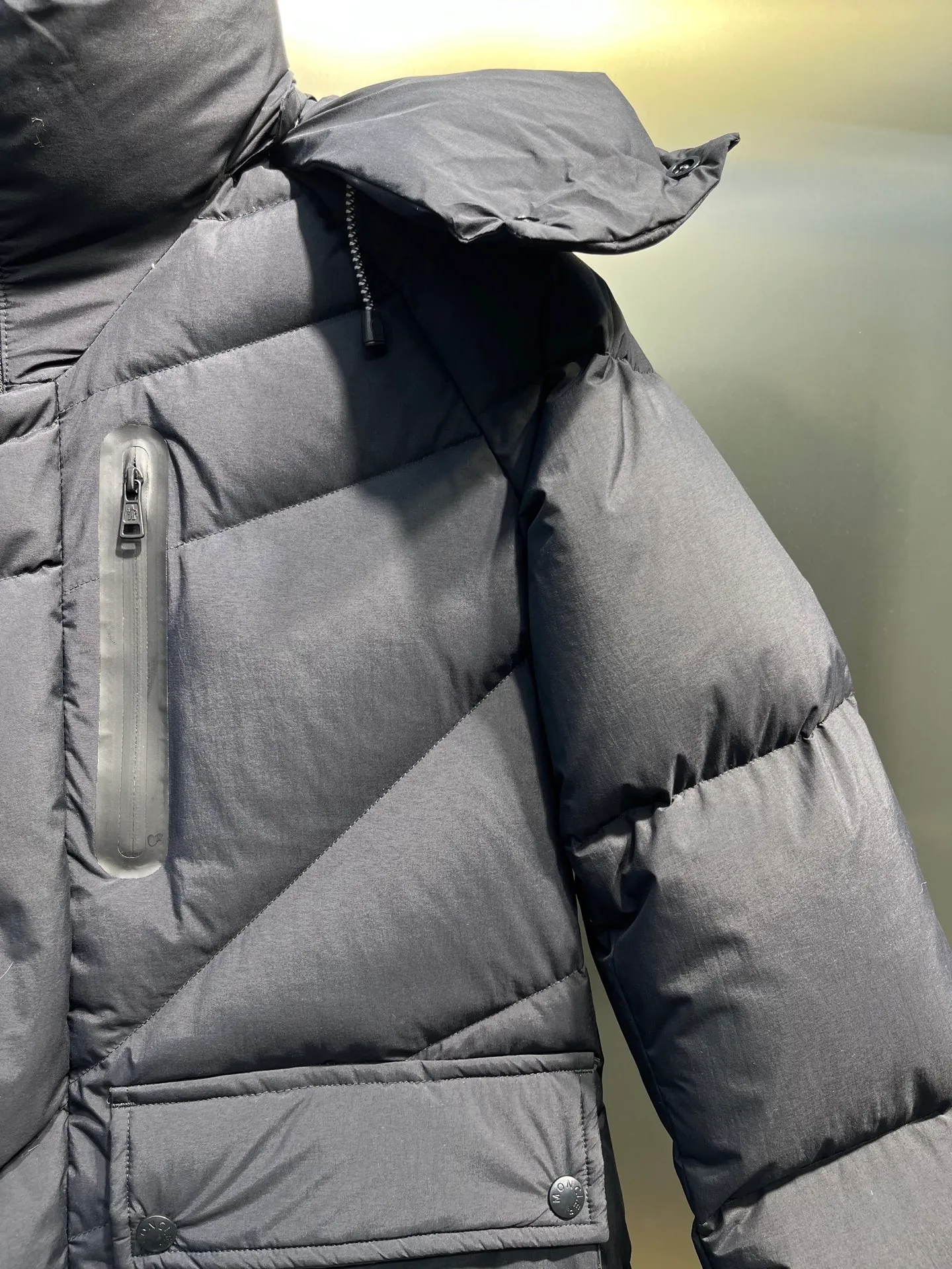 P1000 moncler 🌟 2025 new autumn and winter down jacket. Original 1:1 customized hardware accessories, all imported and original customization. Welcome to compare at the counter. Absolutely high quality. Made of top 90 down. Super soft. Full and fluffy. Super heavy workmanship. Fabric workmanship. 👍Perfect version. Note⚠The fabric is super comfortable. Exclusive model. Non-market product. Same style for men and women. Size: s-xxl