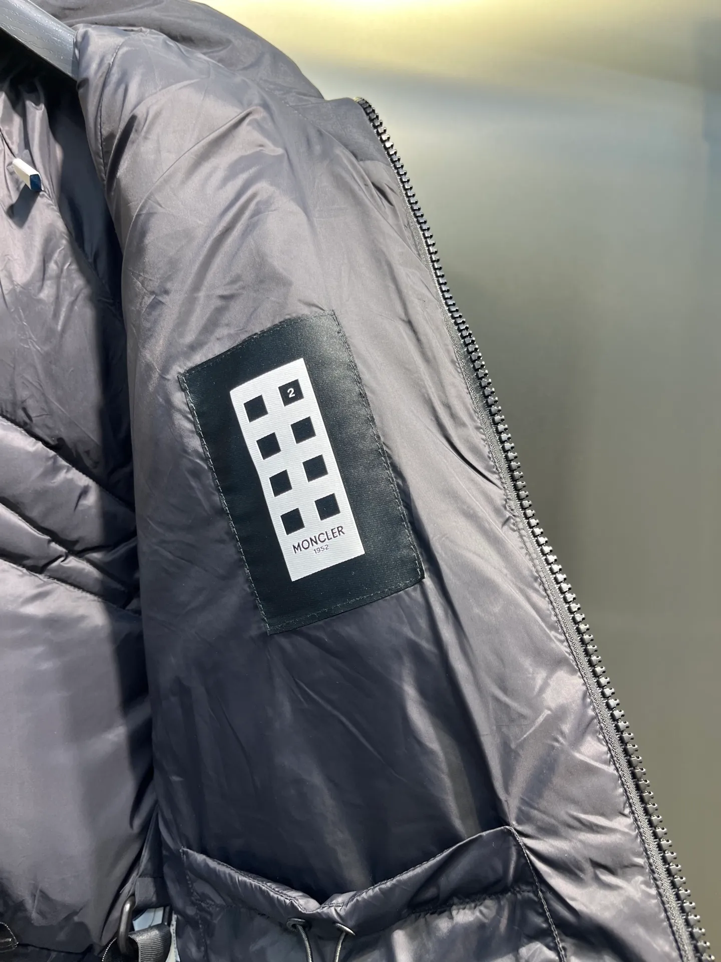 P1000 moncler 🌟 2025 new autumn and winter down jacket. Original 1:1 customized hardware accessories, all imported and original customization. Welcome to compare at the counter. Absolutely high quality. Made of top 90 down. Super soft. Full and fluffy. Super heavy workmanship. Fabric workmanship. 👍Perfect version. Note⚠The fabric is super comfortable. Exclusive model. Non-market product. Same style for men and women. Size: s-xxl