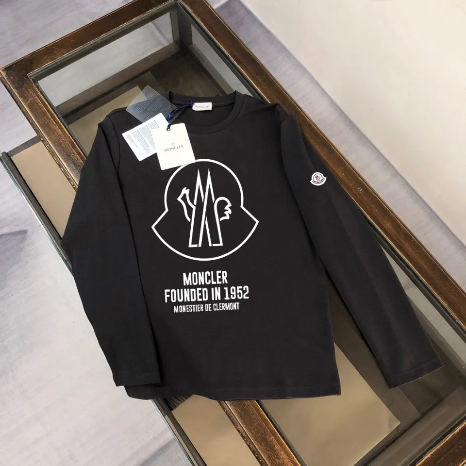 P180, a non-off-the-shelf model, you can trust it. Moncler printed long-sleeved T-shirt, 240g breathable cotton fabric, very soft and comfortable texture, does not shrink, does not deform, does not ball), can be worn alone as a base layer. Original customized accessories, collar label, care mark, hangtag, packaging (perfect details) Color: White Black Size: XS S M L