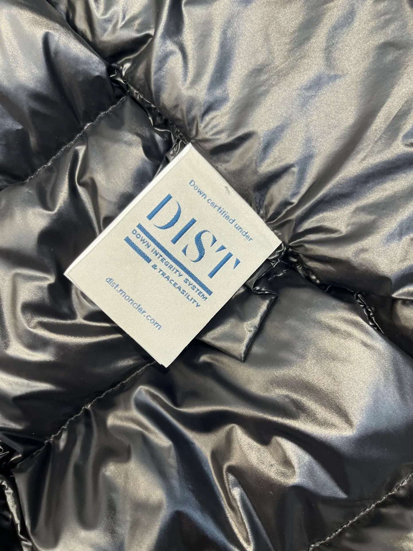 P860 moncler 🌟MonerSuyen Women's Long Down Jacket This jacket is suitable for the city's regular and sophisticated winter items. The rectangular quilting highlights the feminine charm of the trumpet style, and can be layered with day and evening looks. My mind is filled with evergreen models. Who makes this group of simple models always the hottest? With a fill power of up to 700T, it feels particularly soft and you can feel the warmth instantly! Suyen hooded down jacket has a great upper body effect! ! ! It is very easy to match, and it seems to visually cover up the usual bloat of down jackets. It feels really good to wear such a down jacket for winter! Color: black size: 12345