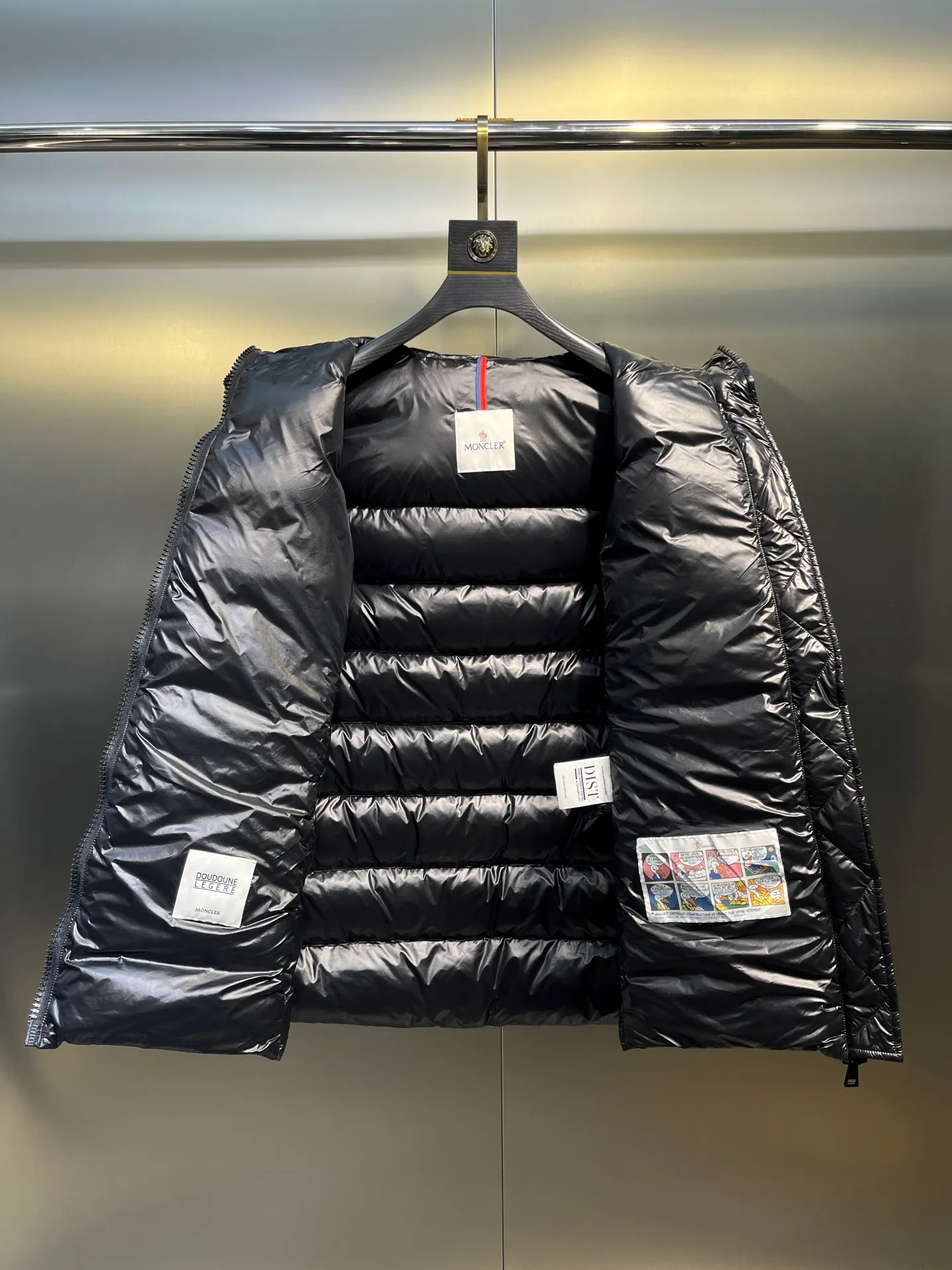 P860 moncler 🌟MonerSuyen Women's Long Down Jacket This jacket is suitable for the city's regular and sophisticated winter items. The rectangular quilting highlights the feminine charm of the trumpet style, and can be layered with day and evening looks. My mind is filled with evergreen models. Who makes this group of simple models always the hottest? With a fill power of up to 700T, it feels particularly soft and you can feel the warmth instantly! Suyen hooded down jacket has a great upper body effect! ! ! It is very easy to match, and it seems to visually cover up the usual bloat of down jackets. It feels really good to wear such a down jacket for winter! Color: black size: 12345