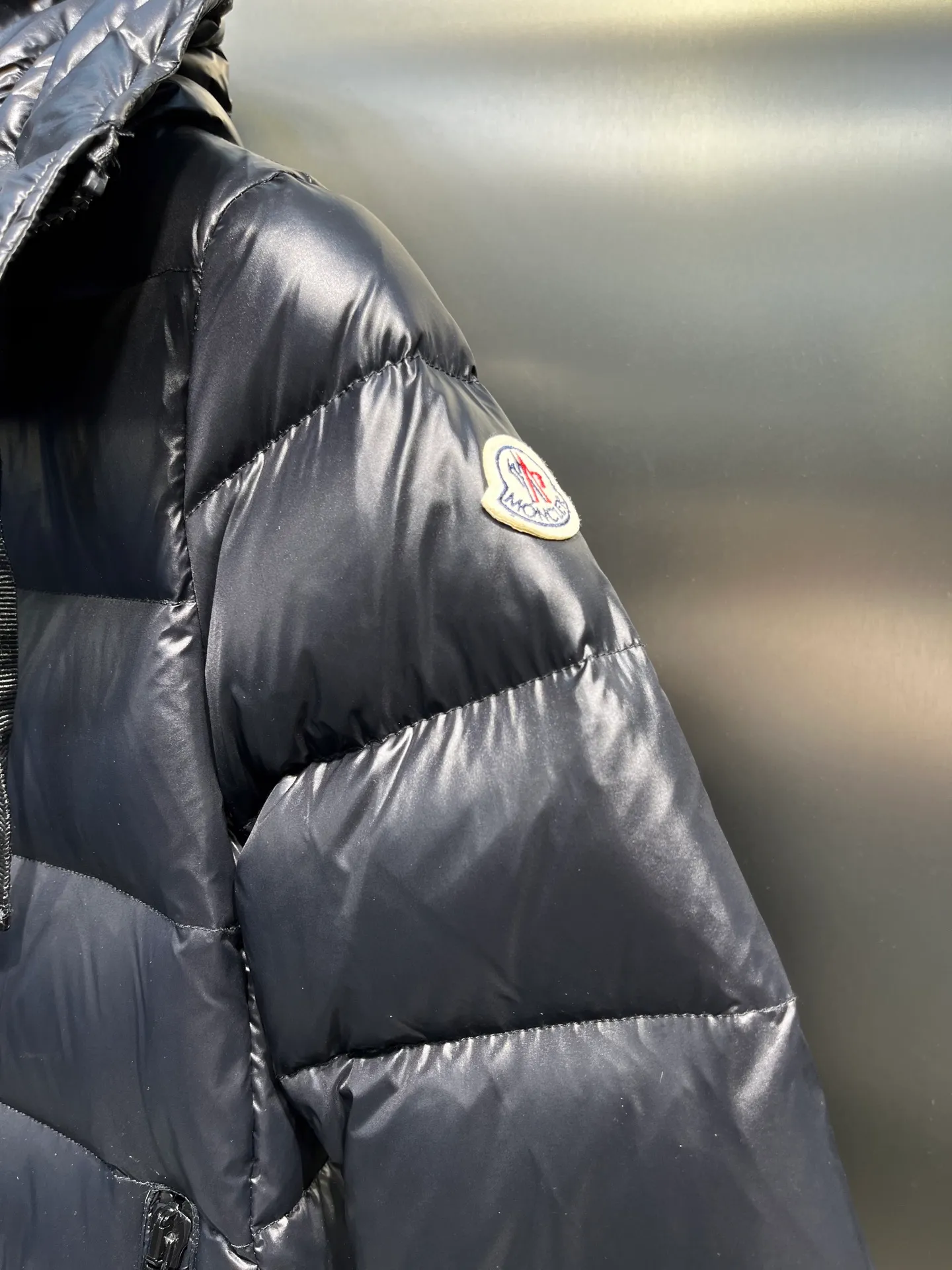 P860 moncler 🌟MonerSuyen Women's Long Down Jacket This jacket is suitable for the city's regular and sophisticated winter items. The rectangular quilting highlights the feminine charm of the trumpet style, and can be layered with day and evening looks. My mind is filled with evergreen models. Who makes this group of simple models always the hottest? With a fill power of up to 700T, it feels particularly soft and you can feel the warmth instantly! Suyen hooded down jacket has a great upper body effect! ! ! It is very easy to match, and it seems to visually cover up the usual bloat of down jackets. It feels really good to wear such a down jacket for winter! Color: black size: 12345
