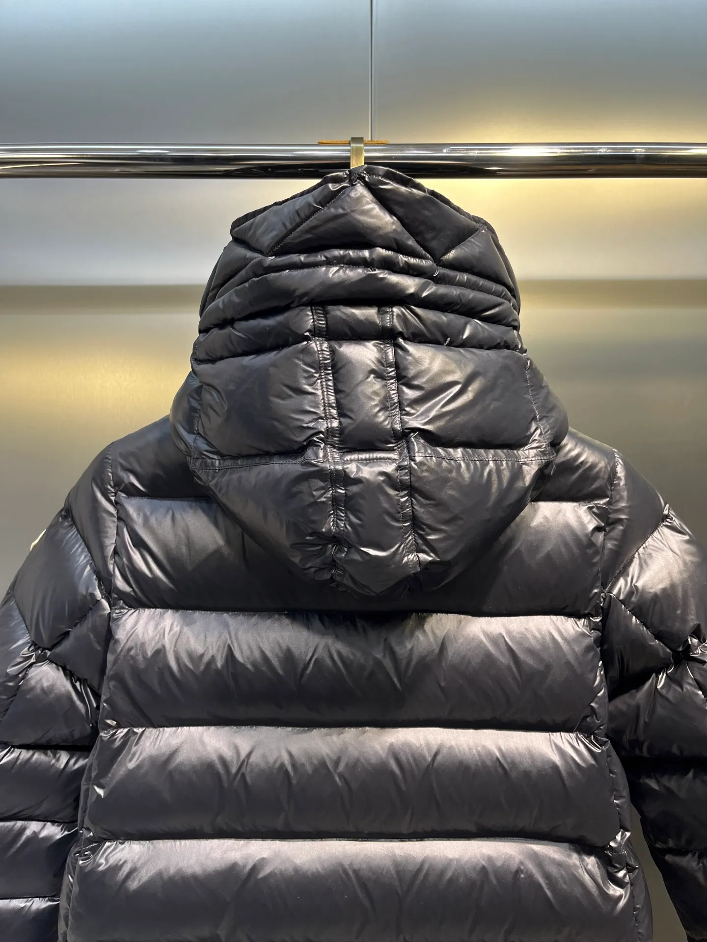 P860 moncler 🌟MonerSuyen Women's Long Down Jacket This jacket is suitable for the city's regular and sophisticated winter items. The rectangular quilting highlights the feminine charm of the trumpet style, and can be layered with day and evening looks. My mind is filled with evergreen models. Who makes this group of simple models always the hottest? With a fill power of up to 700T, it feels particularly soft and you can feel the warmth instantly! Suyen hooded down jacket has a great upper body effect! ! ! It is very easy to match, and it seems to visually cover up the usual bloat of down jackets. It feels really good to wear such a down jacket for winter! Color: black size: 12345