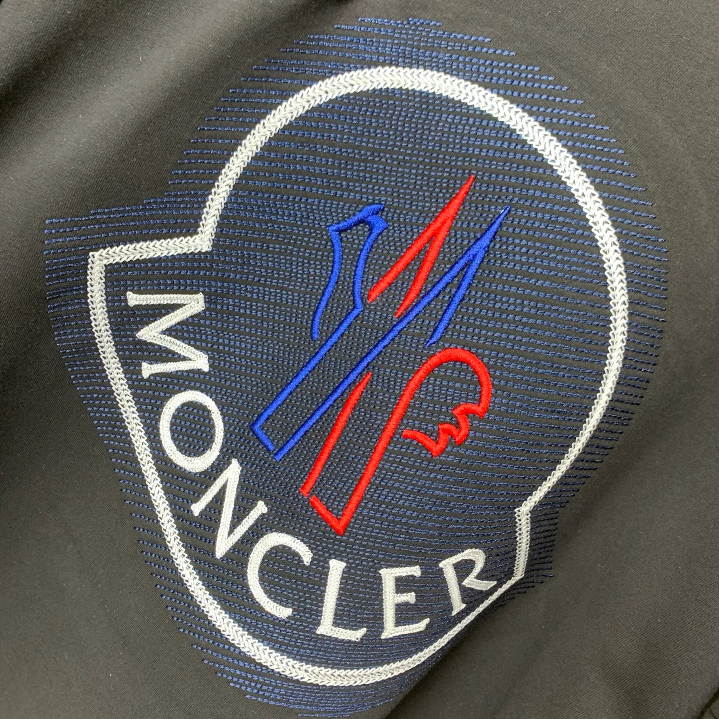 P170 MONCLER 2025 spring and summer new style, personalized logo embroidery, round neck short-sleeved T-shirt, fashionable men and women, S M L XL XXL five sizes black white
