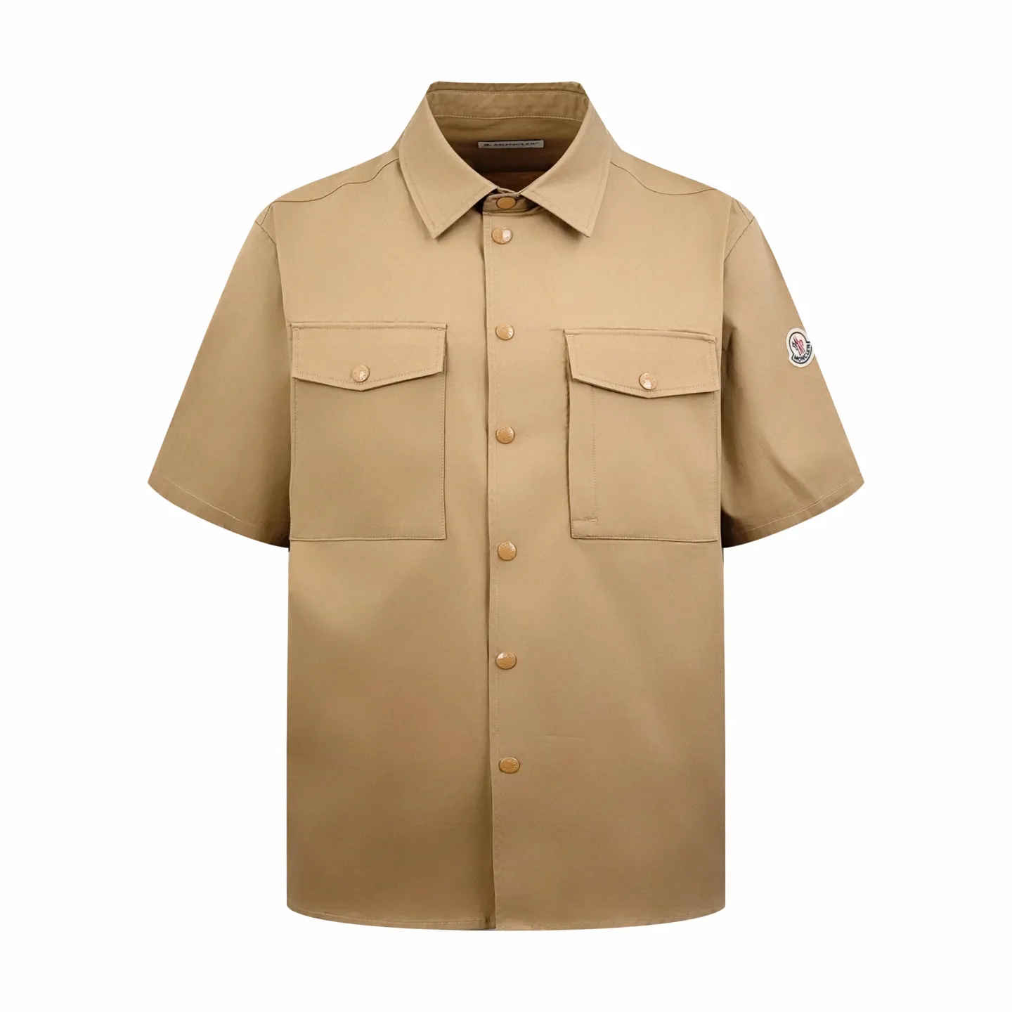 P350 Moncler Logo Pocket Short Sleeve Customized high-quality cotton hidden pattern gabardine Full of texture Comfortable and close to the skin Encountering brown tones exuding restrained tenderness The iconic Moncler logo embroidered logo is embellished on it to increase brand recognition. Use simplicity as the pen and texture as the ink to outline the most moving fashion picture with the simplest elements. Process 1: Use imported special machine infrared to locate the "Moncler logo embroidery" to make the position more precise Firm and strong. Process 2: Template machine to open the bag. The preset template guides the position, shape and size of the bag. Accuracy ensures the quality of the bag opening. Process 3: The fabrics are washed and have a better hand feel. Not easy to deform, not easy to shrink, not easy to fade, and maintain long-term beauty. Accessories: Customized 1:1 Moncler embroidered logo Customized 1:1 Moncler snap button Customized 1:1 Moncler zipper Customized 1:1 Moncler trademark Fit: Loose fit Size: S M L XL Style number: AA550