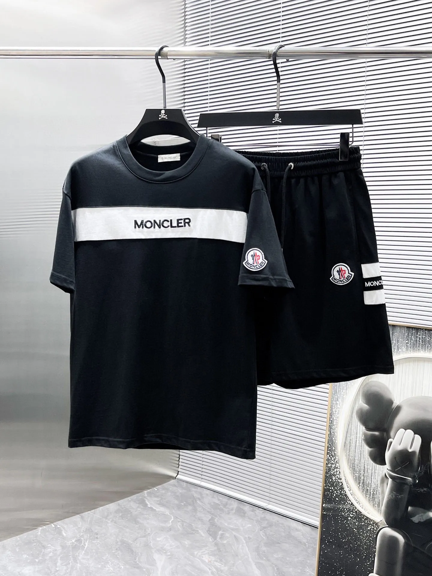 P570 Brand [MONCLER Mouth Covered] 2025 round neck short-sleeved shorts suit. The pure cotton fabric upper body will not be stuffy, the smooth and comfortable skin-friendly effect is more breathable, the fabric has its own texture, classic logo technology, a new interpretation from a unique angle, fashionable and versatile choice! Size: M-3XL (maximum wear: 190 pounds)