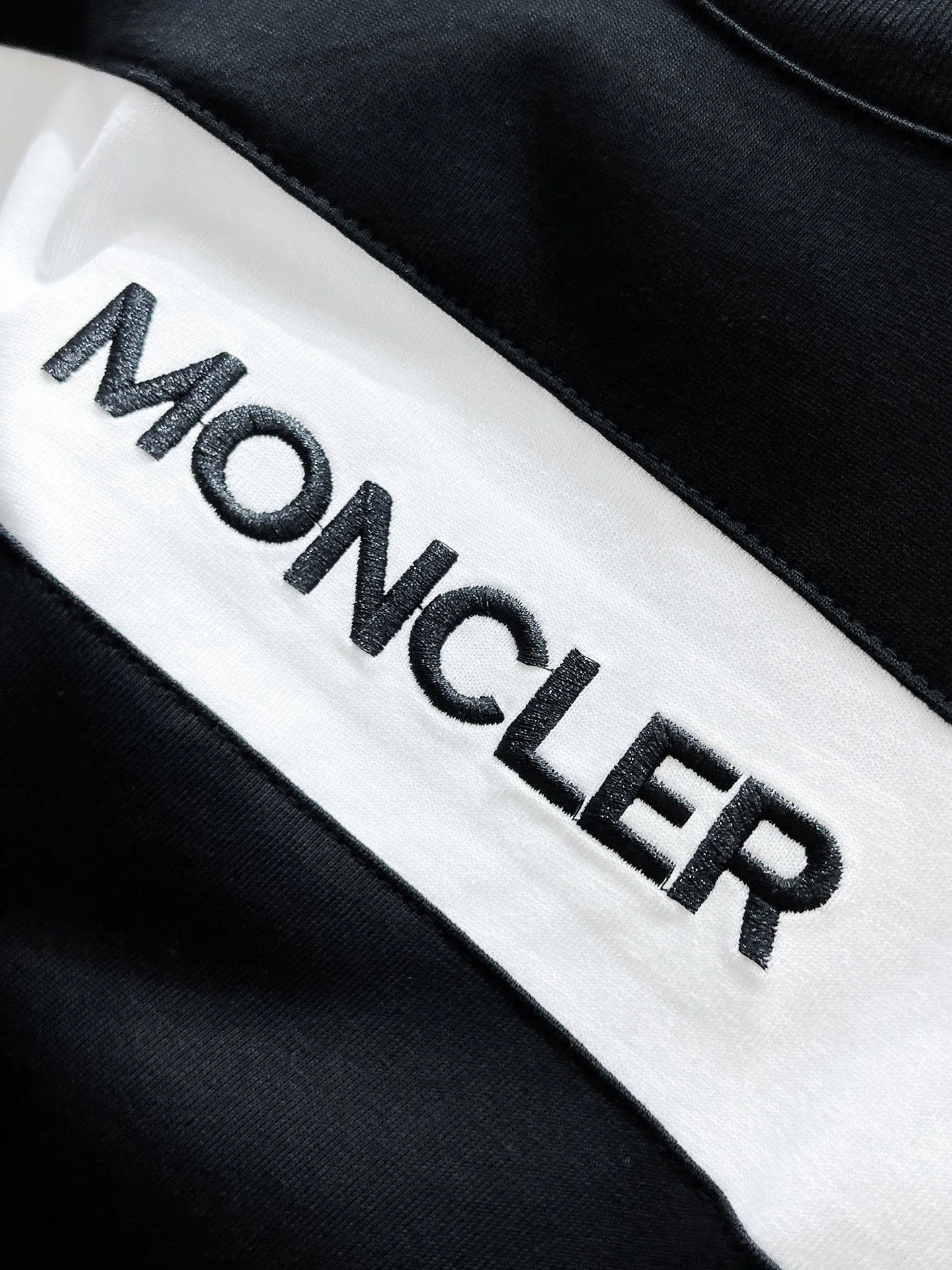 P570 Brand [MONCLER Mouth Covered] 2025 round neck short-sleeved shorts suit. The pure cotton fabric upper body will not be stuffy, the smooth and comfortable skin-friendly effect is more breathable, the fabric has its own texture, classic logo technology, a new interpretation from a unique angle, fashionable and versatile choice! Size: M-3XL (maximum wear: 190 pounds)