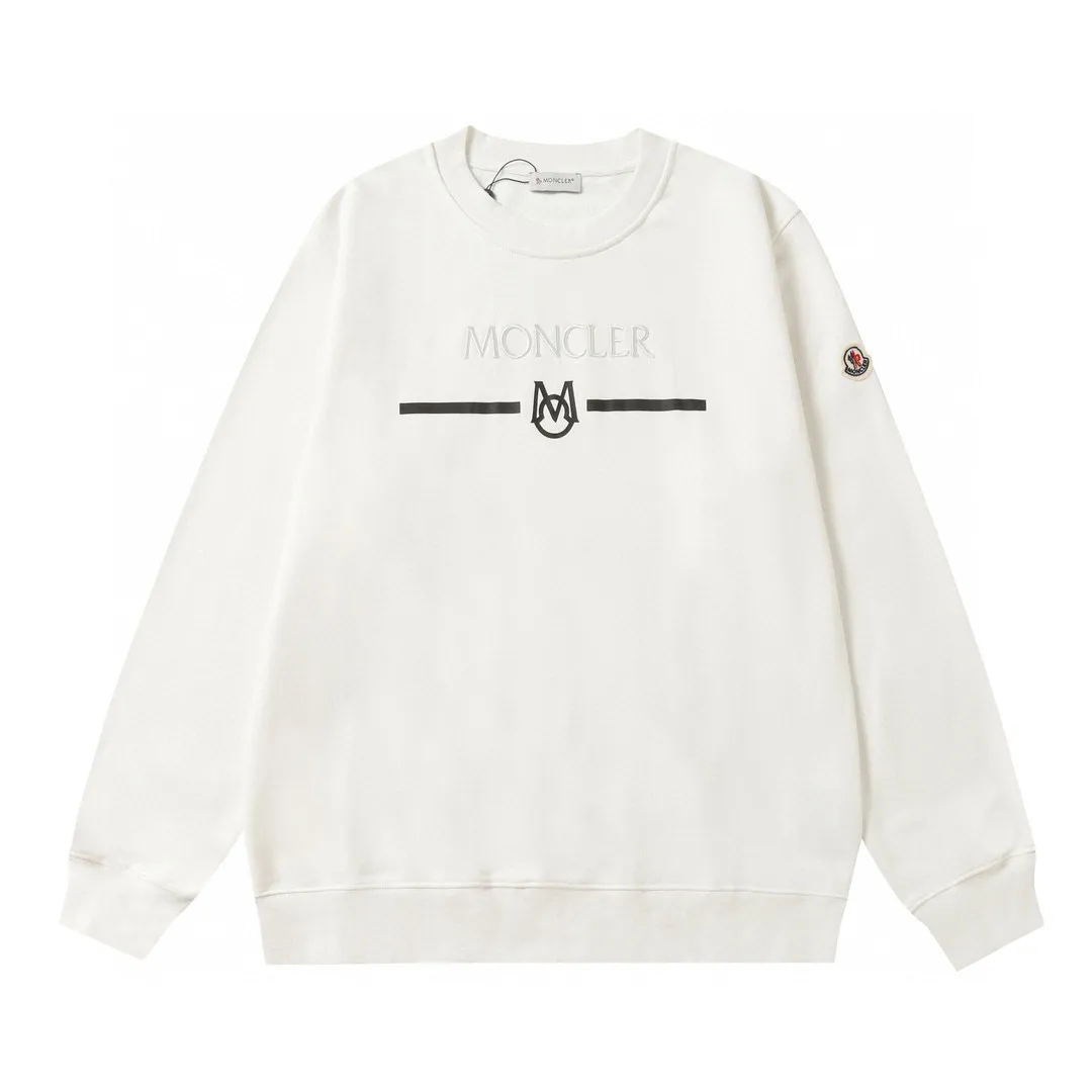 P210 Style No.: 854 〈MONCLER〉The price of the embroidered printed round neck sweatshirt with a hood is actually quite advantageous. Those who have been to the counters should know that the price of the hooded sweatshirt is not much cheaper than that of Gucci Burberry. It is just relatively low-key and unwilling to hype. It is a picture that you want to buy or not. The aloof existence... ✅460 grams of 100% pure cotton wool fabric OS version is too large ✅Combined with the original high weight double yarn thread ✅Correct three-needle and five-thread craftsmanship Chain edge Color: Black White Size S M L