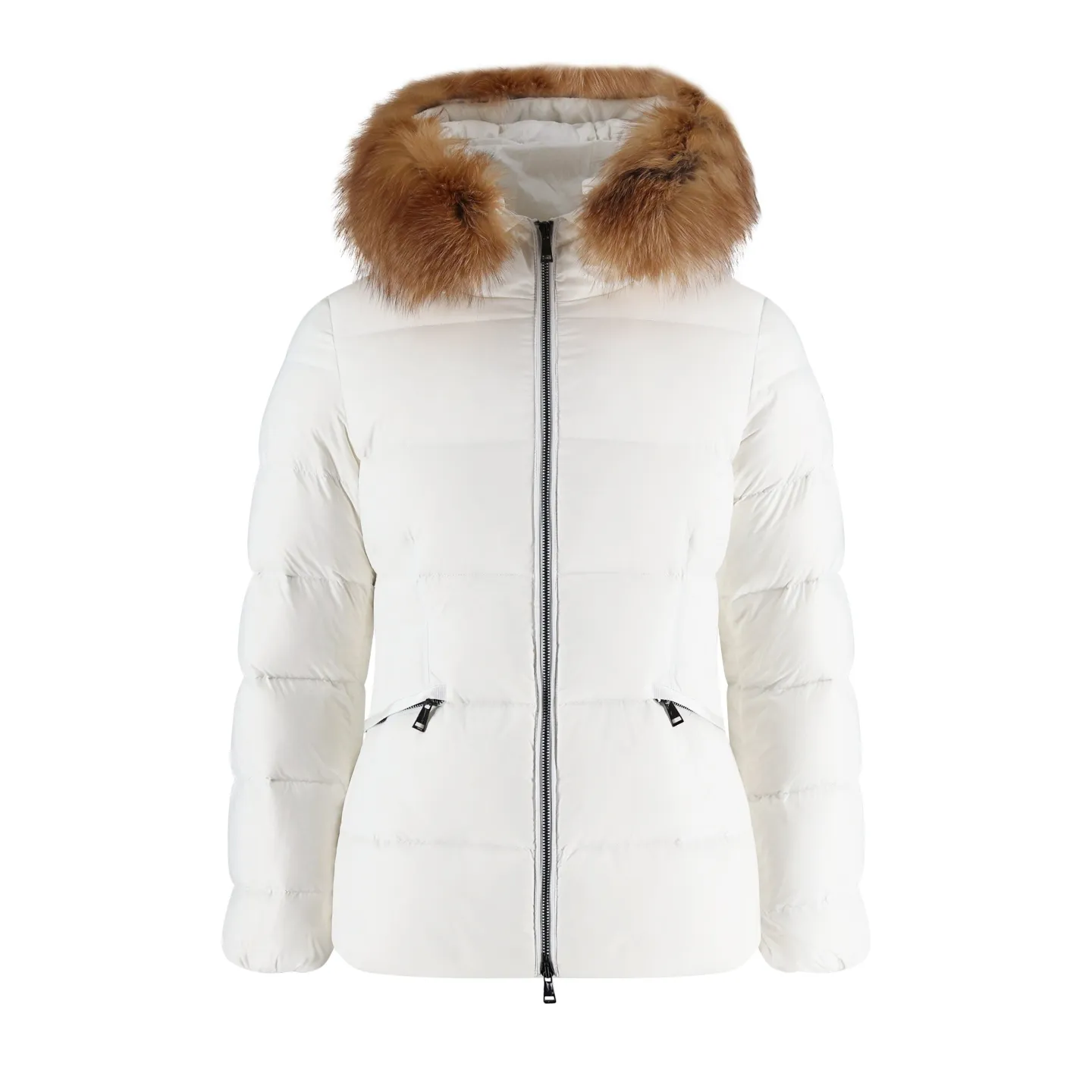 P1210 Moncler boed fox fur collar waisted women's down jacket (white) is made of customized lightweight waterproof breathable 100% polyester fabric. Filled with RDS-certified 90% high-loft white duck down, the down filling volume is about 300G, and the fill power is as high as 800+ 5A standard warmth level! The logo is made of wool yarn and then processed with imported Tajima machine three-dimensional embroidery process, which is extremely tight and has perfect details. The entire set of excipients is independently developed, and every small detail is perfectly presented. (Ps: The fur collar is removable!) Size:1-2-3-4