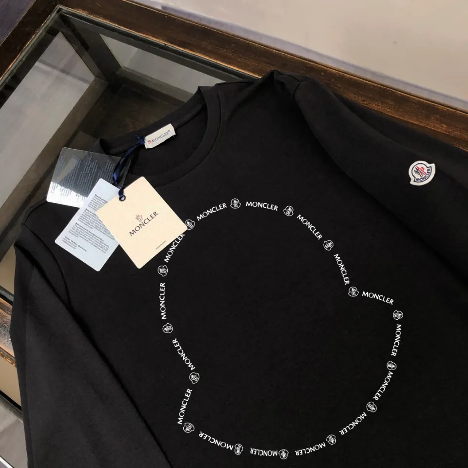 P180, a non-off-the-shelf model, you can trust it. Moncler printed long-sleeved T-shirt, 240g breathable cotton fabric, very soft and comfortable texture, does not shrink, does not deform, does not ball), can be worn alone as a base layer. Original customized accessories, collar label, care mark, hangtag, packaging (perfect details) Color: White Black Size: XS S M L