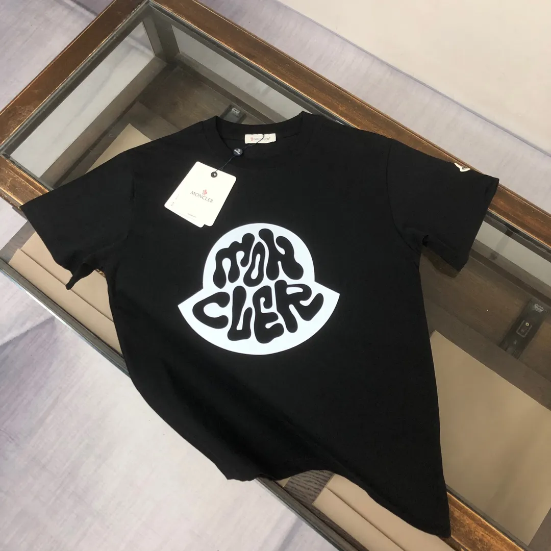 P160 MONCLER 2025 latest couple style round neck short-sleeved couple T-shirt, new spring and summer product, high quality 🔥🔥Three-dimensional logo letter logo printing technology on the chest! Fashionable and versatile trendy styles, customized imported fabrics! Comfortable to wear, breathable, fashionable without losing personality, the upper body is casual and casual, handsome and stylish, showing the temperament of a big brand. All three standards are complete! ! Color: Black White Size: S M L XL (Loose fit, please state your height and weight when placing an order)