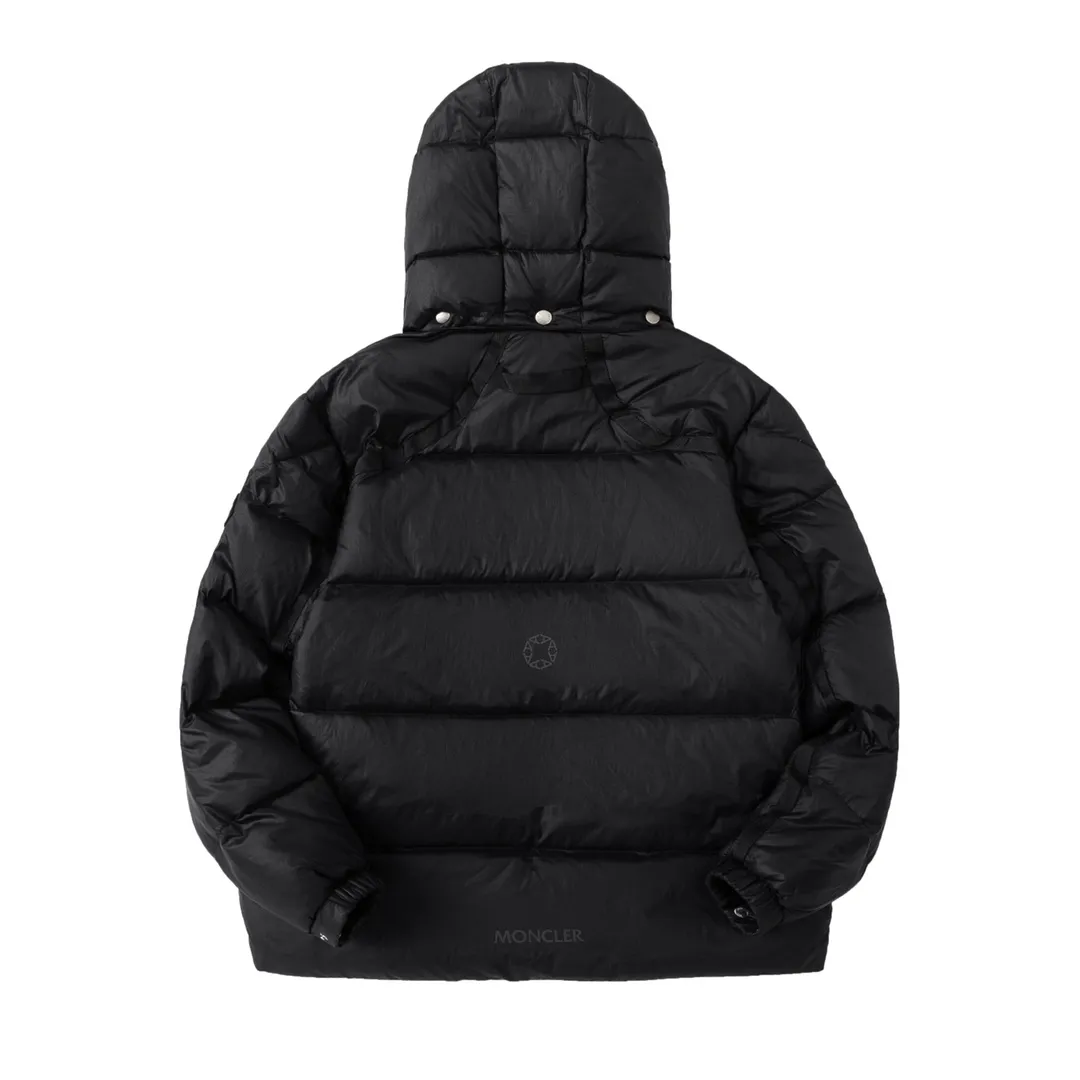 P980 Moncler | Moncler The combination of zipper and hardware looks more advanced! A simple design allows you not to be afraid of the cold in winter! Filled with white down for warmth and care! The two-way zipper fly can adjust the shape of the clothing and lock in the temperature!  The imported fabrics are supplied by customers, are windproof and snowproof, have a first-class feel, full texture, and no velvet leakage! The inside is full of down, international standard 90% white duck down ➕ 10% white duck feathers! High fluffiness and great warmth retention properties! Simple silhouettes and cuts can be styled in any style! How to tell whether a piece of down has high down content? Open the inside and press the convex part of the down, and it will rebound slowly! Please pay attention to the distinction. The ingredients of many washed wheat products on the market are different from the real thing! Our family guarantees that not a single ingredient is missing!  Outer layer material: customized m fabric material provided by customers! High density! Not only is it breathable and comfortable to wear! It also has good anti-low temperature, anti-static and anti-wrinkle effects! Specially designed ultra-durable fabric to keep you warm and dry even in extreme environmental climates!  It can bring you the best warmth in late autumn, with pure British blood! Bring an extraordinary experience! A down vest can bring you plenty of warmth in autumn and winter when the temperature changes suddenly!  If you come across such a beautiful model, hurry up and grab it. Exclusive stock, exclusive resource gifts, super recommended! Needless to say, it’s a good thing. It would be a pity to miss it. I look forward to your fans’ perfect performance!  Product Color: Black Silver Gray Size: 1 2 3 4 5