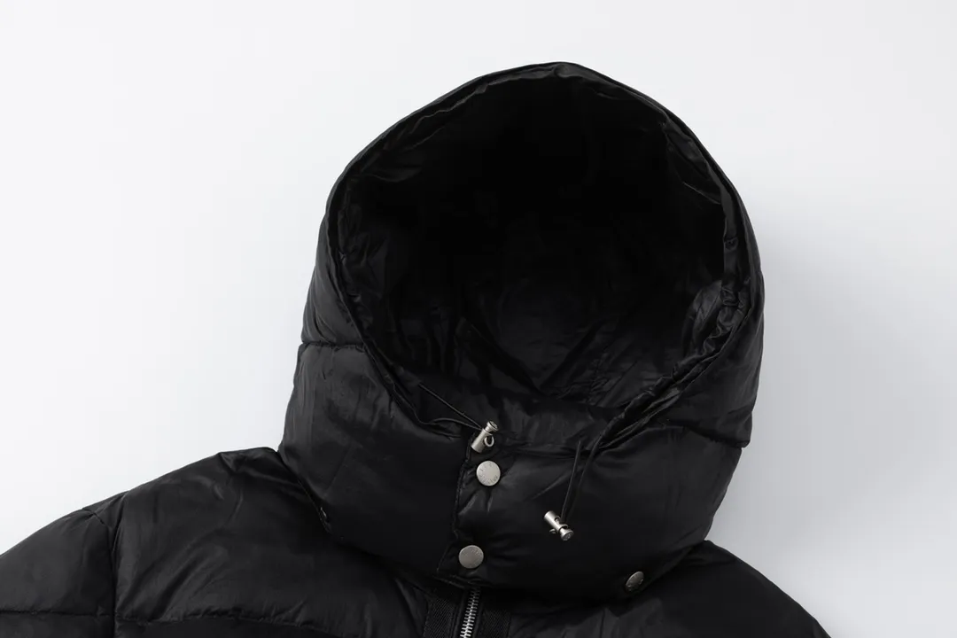P980 Moncler | Moncler The combination of zipper and hardware looks more advanced! A simple design allows you not to be afraid of the cold in winter! Filled with white down for warmth and care! The two-way zipper fly can adjust the shape of the clothing and lock in the temperature!  The imported fabrics are supplied by customers, are windproof and snowproof, have a first-class feel, full texture, and no velvet leakage! The inside is full of down, international standard 90% white duck down ➕ 10% white duck feathers! High fluffiness and great warmth retention properties! Simple silhouettes and cuts can be styled in any style! How to tell whether a piece of down has high down content? Open the inside and press the convex part of the down, and it will rebound slowly! Please pay attention to the distinction. The ingredients of many washed wheat products on the market are different from the real thing! Our family guarantees that not a single ingredient is missing!  Outer layer material: customized m fabric material provided by customers! High density! Not only is it breathable and comfortable to wear! It also has good anti-low temperature, anti-static and anti-wrinkle effects! Specially designed ultra-durable fabric to keep you warm and dry even in extreme environmental climates!  It can bring you the best warmth in late autumn, with pure British blood! Bring an extraordinary experience! A down vest can bring you plenty of warmth in autumn and winter when the temperature changes suddenly!  If you come across such a beautiful model, hurry up and grab it. Exclusive stock, exclusive resource gifts, super recommended! Needless to say, it’s a good thing. It would be a pity to miss it. I look forward to your fans’ perfect performance!  Product Color: Black Silver Gray Size: 1 2 3 4 5
