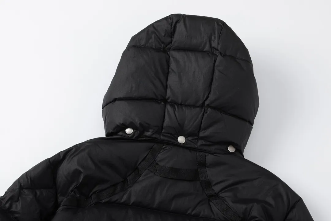 P980 Moncler | Moncler The combination of zipper and hardware looks more advanced! A simple design allows you not to be afraid of the cold in winter! Filled with white down for warmth and care! The two-way zipper fly can adjust the shape of the clothing and lock in the temperature!  The imported fabrics are supplied by customers, are windproof and snowproof, have a first-class feel, full texture, and no velvet leakage! The inside is full of down, international standard 90% white duck down ➕ 10% white duck feathers! High fluffiness and great warmth retention properties! Simple silhouettes and cuts can be styled in any style! How to tell whether a piece of down has high down content? Open the inside and press the convex part of the down, and it will rebound slowly! Please pay attention to the distinction. The ingredients of many washed wheat products on the market are different from the real thing! Our family guarantees that not a single ingredient is missing!  Outer layer material: customized m fabric material provided by customers! High density! Not only is it breathable and comfortable to wear! It also has good anti-low temperature, anti-static and anti-wrinkle effects! Specially designed ultra-durable fabric to keep you warm and dry even in extreme environmental climates!  It can bring you the best warmth in late autumn, with pure British blood! Bring an extraordinary experience! A down vest can bring you plenty of warmth in autumn and winter when the temperature changes suddenly!  If you come across such a beautiful model, hurry up and grab it. Exclusive stock, exclusive resource gifts, super recommended! Needless to say, it’s a good thing. It would be a pity to miss it. I look forward to your fans’ perfect performance!  Product Color: Black Silver Gray Size: 1 2 3 4 5