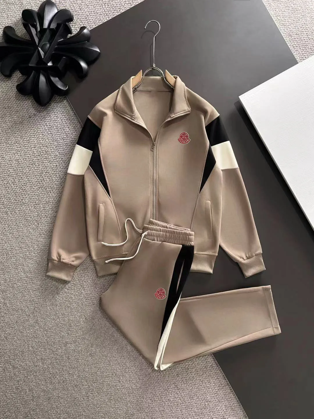 2-3 days to ship P720 Stone lsland/Stone Island joint MONCLER/Mongolian high quality 2025 autumn and winter new casual heavy industry suit exclusively developed by yb! High quality production! The top version of the trading company channel order, external orders for imported custom fabrics, high breathability and comfort, impeccable details, absolutely worth buying! This type of suit is also a must-have for lazy people. You don’t have to think about how to match it, you can just get it in one set! Brand element design concept, delicate and soft feel! It presents a casual cut and the upper body shape is great! On sale simultaneously on the official website! From a high-end men's positioning brand, the low-key luxury taste is irresistible! Exquisite workmanship and impeccable quality! The overall style is simple, fashionable and timeless, fully meeting the requirements of stylish and tasteful dressing! Size: M to 4XL (or state your height and weight when placing an order)