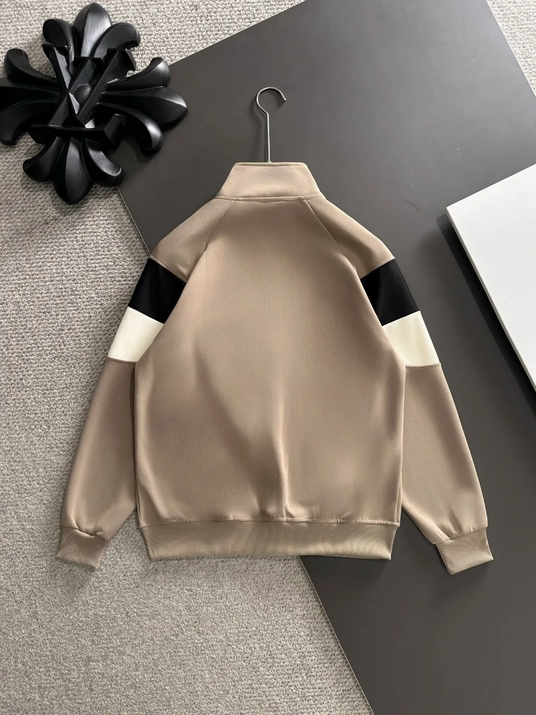 2-3 days to ship P720 Stone lsland/Stone Island joint MONCLER/Mongolian high quality 2025 autumn and winter new casual heavy industry suit exclusively developed by yb! High quality production! The top version of the trading company channel order, external orders for imported custom fabrics, high breathability and comfort, impeccable details, absolutely worth buying! This type of suit is also a must-have for lazy people. You don’t have to think about how to match it, you can just get it in one set! Brand element design concept, delicate and soft feel! It presents a casual cut and the upper body shape is great! On sale simultaneously on the official website! From a high-end men's positioning brand, the low-key luxury taste is irresistible! Exquisite workmanship and impeccable quality! The overall style is simple, fashionable and timeless, fully meeting the requirements of stylish and tasteful dressing! Size: M to 4XL (or state your height and weight when placing an order)