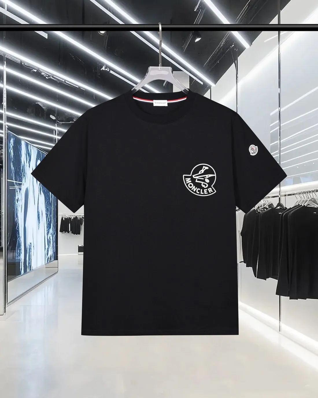 P150 MONCLER/Muzzled 300g pure cotton round neck short-sleeved T-shirt Brand classic Three-dimensional offset letter LOGO embossing process 2025ss official synchronization High version High quality Fashion personality Versatile trend Pure original quality Original fabric Hang tag Collar label Washed wheat Complete three standards Color: Black. White. Size: S M L XL XXL