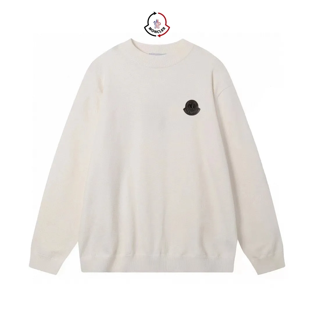 P210 Moncler/Mongolian 3-label complete, half-turtleneck sweater, fine wool blended sweater, high-end customized collection for men and women, part of the brand's high-end main line, patented top-grade yarn blending, using innovation to interpret conventional styles. The configuration of the fabric is subversive. The details are remarkable, and the price-performance ratio is very high. Meri wool yarn is of excellent quality. It feels super soft, delicate, soft, non-pilling and does not deform. The upper body is extremely skin-friendly and comfortable. Can be worn on its own with a jacket or on its own. Size: M L XL 2XL 3XL