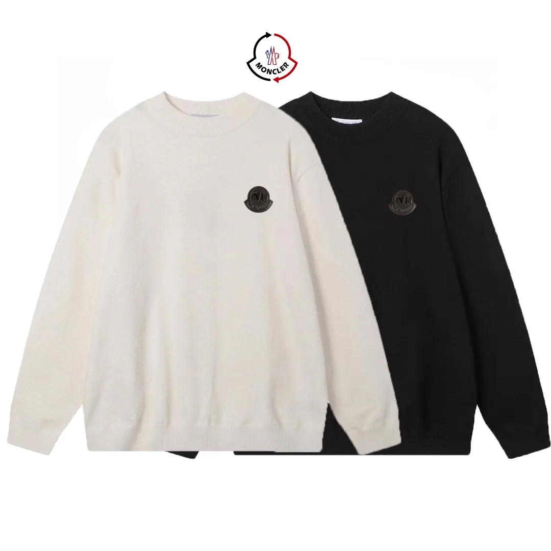 P210 Moncler/Mongolian 3-label complete, half-turtleneck sweater, fine wool blended sweater, high-end customized collection for men and women, part of the brand's high-end main line, patented top-grade yarn blending, using innovation to interpret conventional styles. The configuration of the fabric is subversive. The details are remarkable, and the price-performance ratio is very high. Meri wool yarn is of excellent quality. It feels super soft, delicate, soft, non-pilling and does not deform. The upper body is extremely skin-friendly and comfortable. Can be worn on its own with a jacket or on its own. Size: M L XL 2XL 3XL