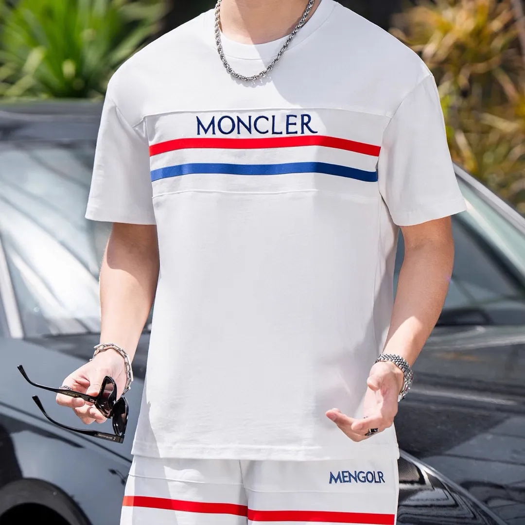 P560 Brand [MONCLER Mouth Covered] 2025 round neck short-sleeved shorts suit. The pure cotton fabric upper body will not be stuffy, the smooth and comfortable skin-friendly effect is more breathable, the fabric has its own texture, classic logo technology, a new interpretation from a unique angle, the first choice for fashion and versatility! Size: M-3XL (maximum wear: 190 pounds)