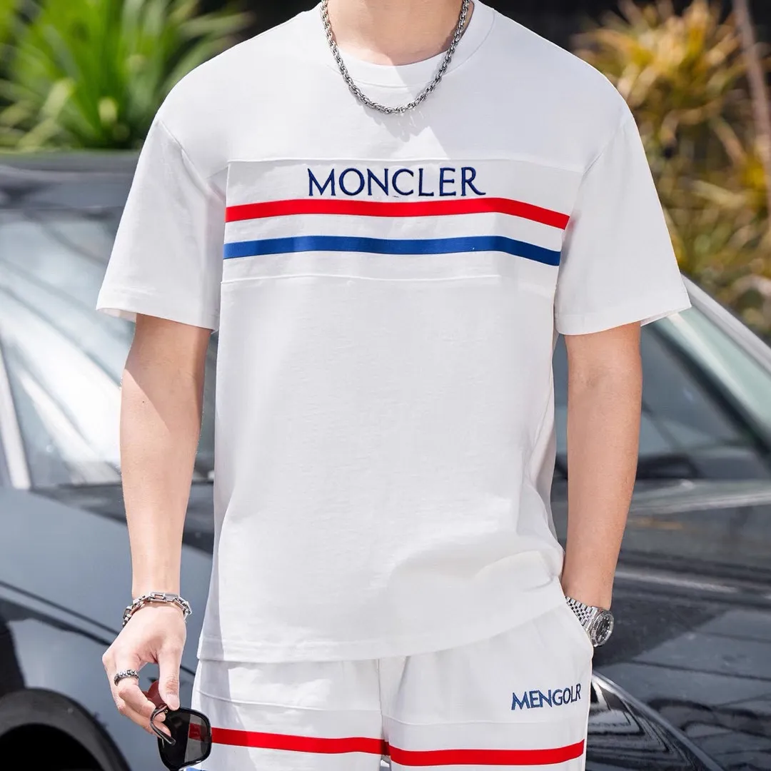 P560 Brand [MONCLER Mouth Covered] 2025 round neck short-sleeved shorts suit. The pure cotton fabric upper body will not be stuffy, the smooth and comfortable skin-friendly effect is more breathable, the fabric has its own texture, classic logo technology, a new interpretation from a unique angle, the first choice for fashion and versatility! Size: M-3XL (maximum wear: 190 pounds)