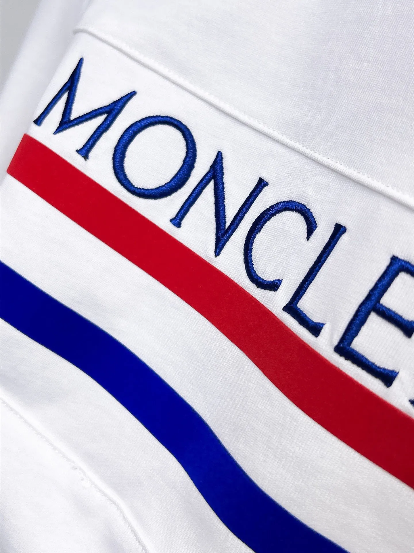 P560 Brand [MONCLER Mouth Covered] 2025 round neck short-sleeved shorts suit. The pure cotton fabric upper body will not be stuffy, the smooth and comfortable skin-friendly effect is more breathable, the fabric has its own texture, classic logo technology, a new interpretation from a unique angle, the first choice for fashion and versatility! Size: M-3XL (maximum wear: 190 pounds)